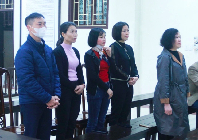 Cựu gi&aacute;m đốc bệnh viện lĩnh &aacute;n 2 năm t&ugrave; v&igrave; tự nhập thuốc b&aacute;n cho bệnh nh&acirc;n- Ảnh 1.