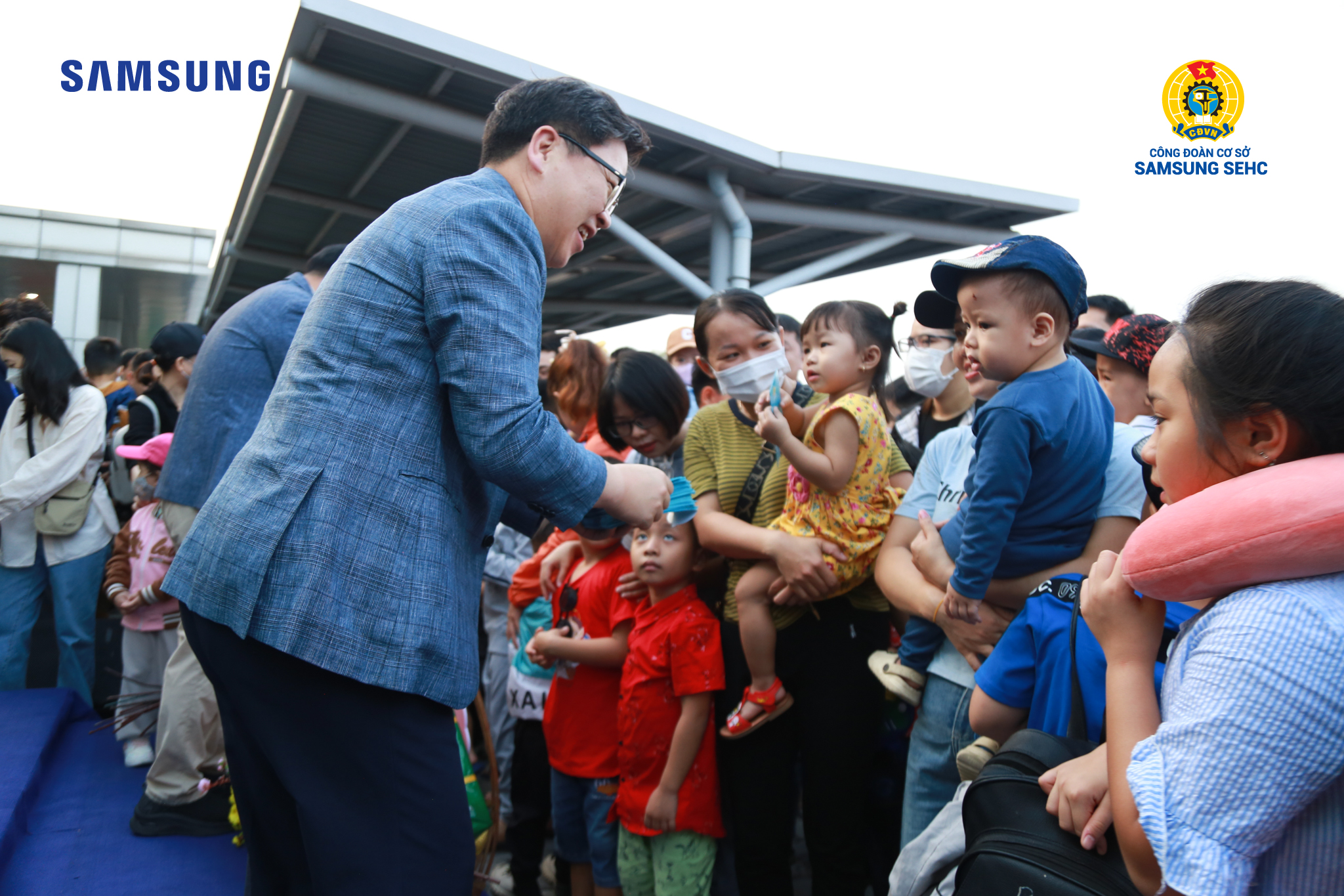 Tuyển lao động: Vì sao kẻ ăn không hết, người lần không ra?- Ảnh 1.