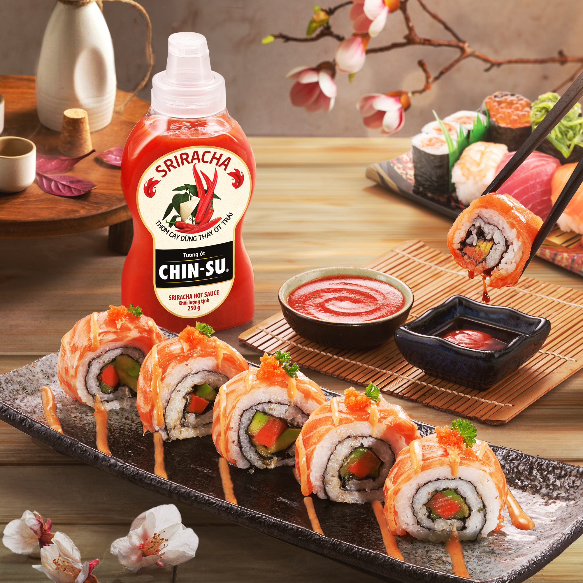 Tương ớt Chin-su siracha kết hợp cùng sushi khiến các khách tham quan thích thú