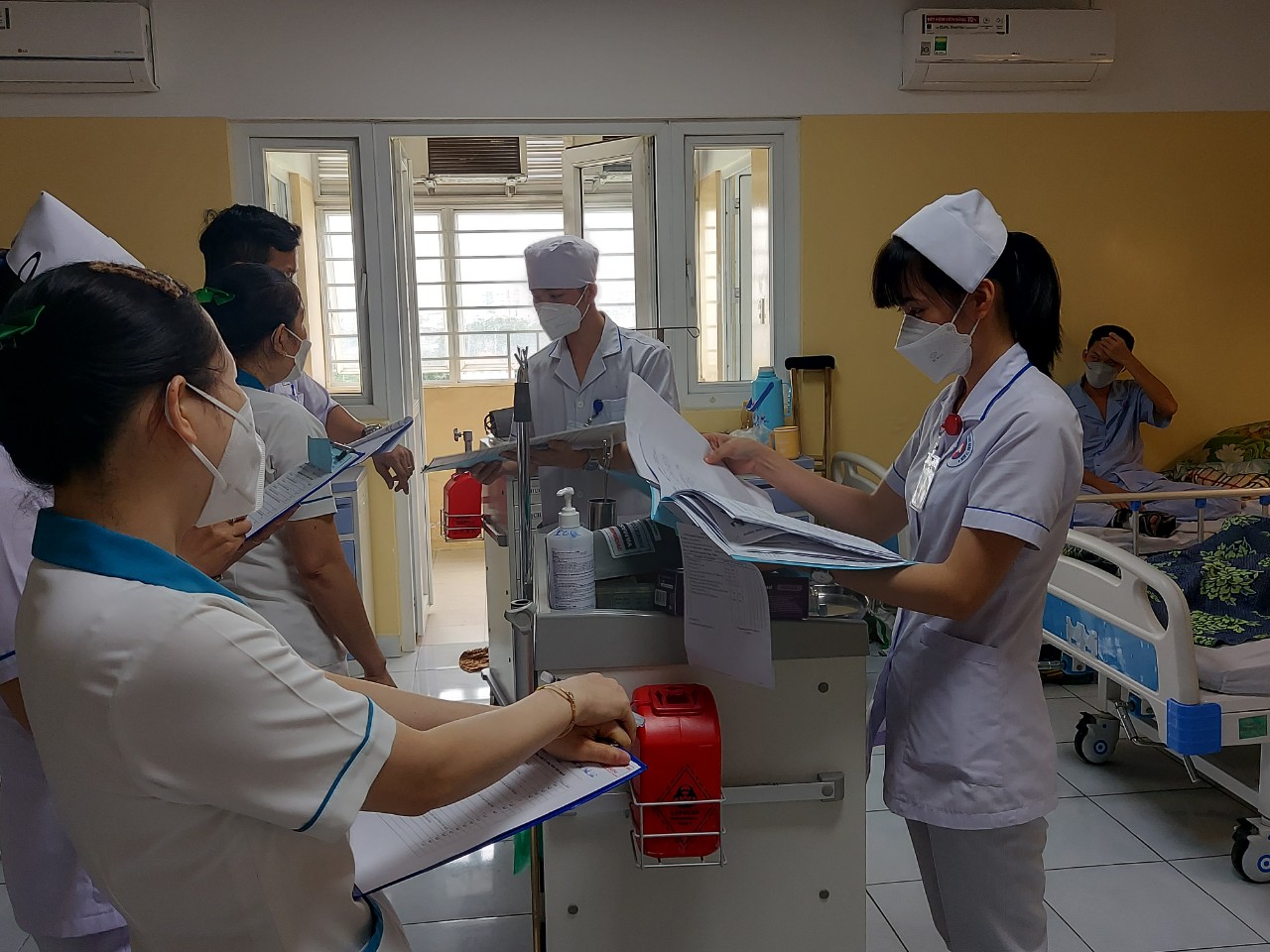 Từ 15-4, những vị trí nào thuộc lĩnh vực y tế phải chuyển đổi công tác?- Ảnh 2.