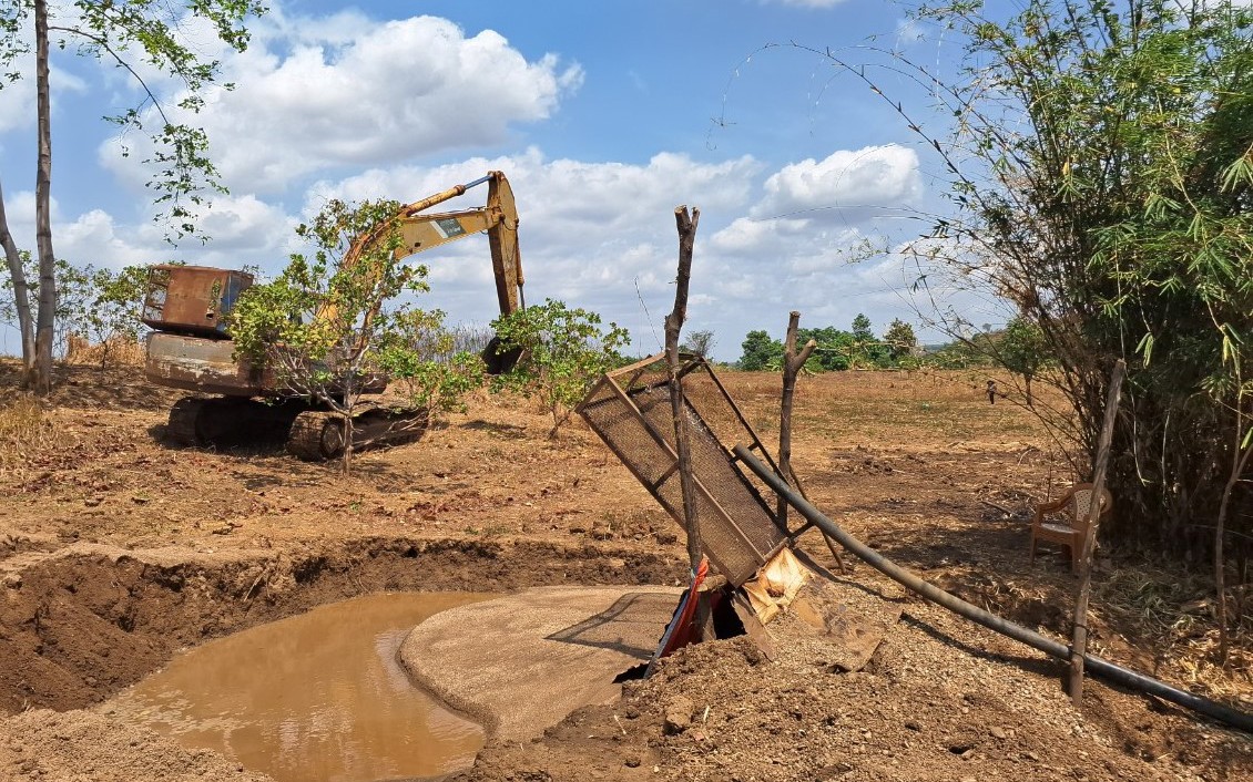 Mỏ cát lậu ngay gần trụ sở xã hoạt động rầm rộ