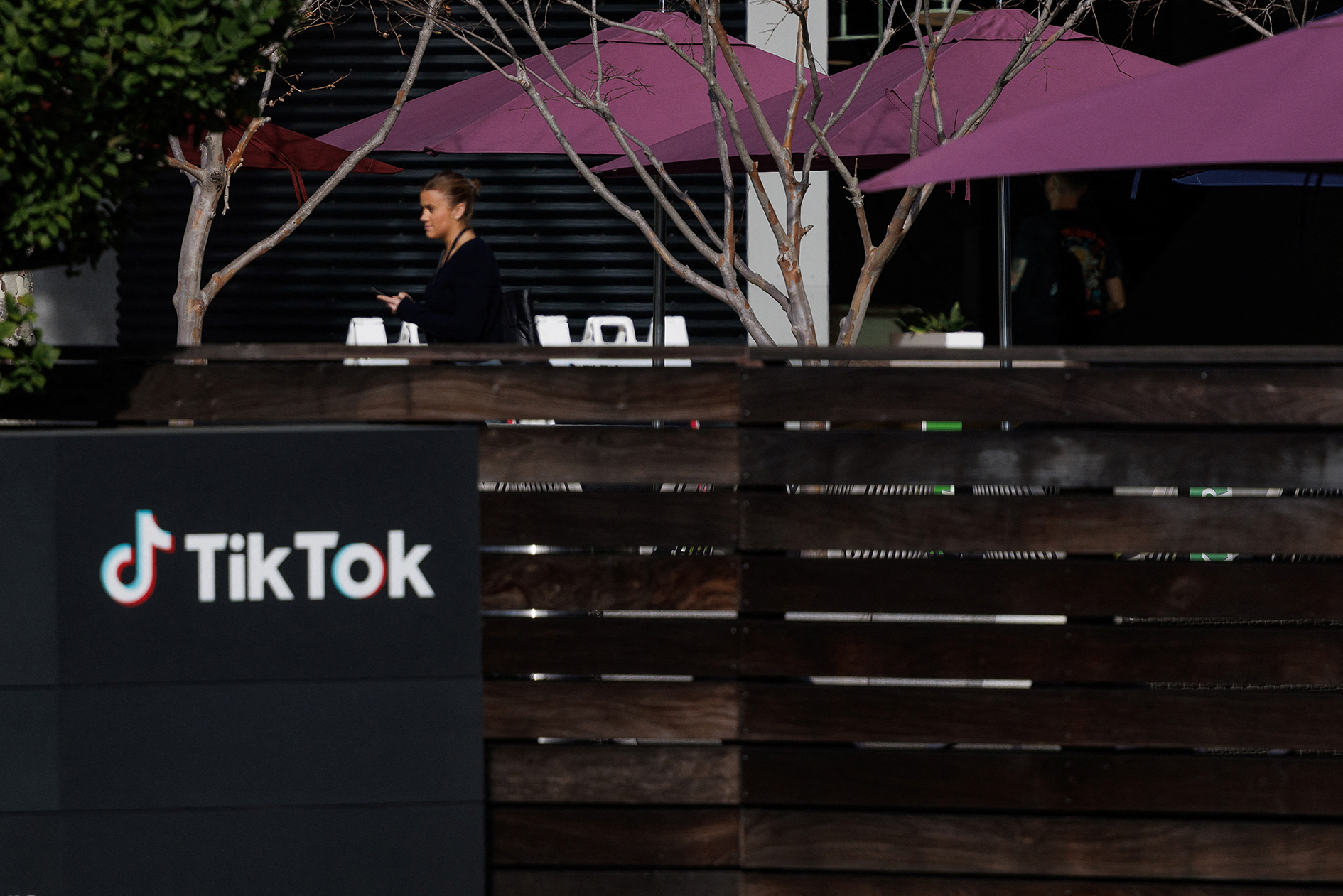 Văn ph&ograve;ng của TikTok ở TP Culver, bang California - Mỹ h&ocirc;m 13-3Ảnh: REUTERS