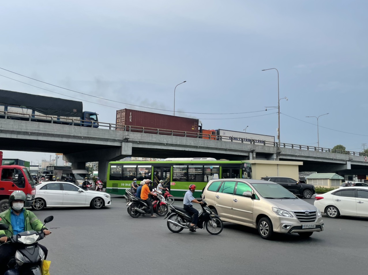 Tiếp tục đề xuất giải ph&aacute;p &ldquo;x&oacute;a điểm đen&rdquo; v&ograve;ng xoay An Sương- Ảnh 1.
