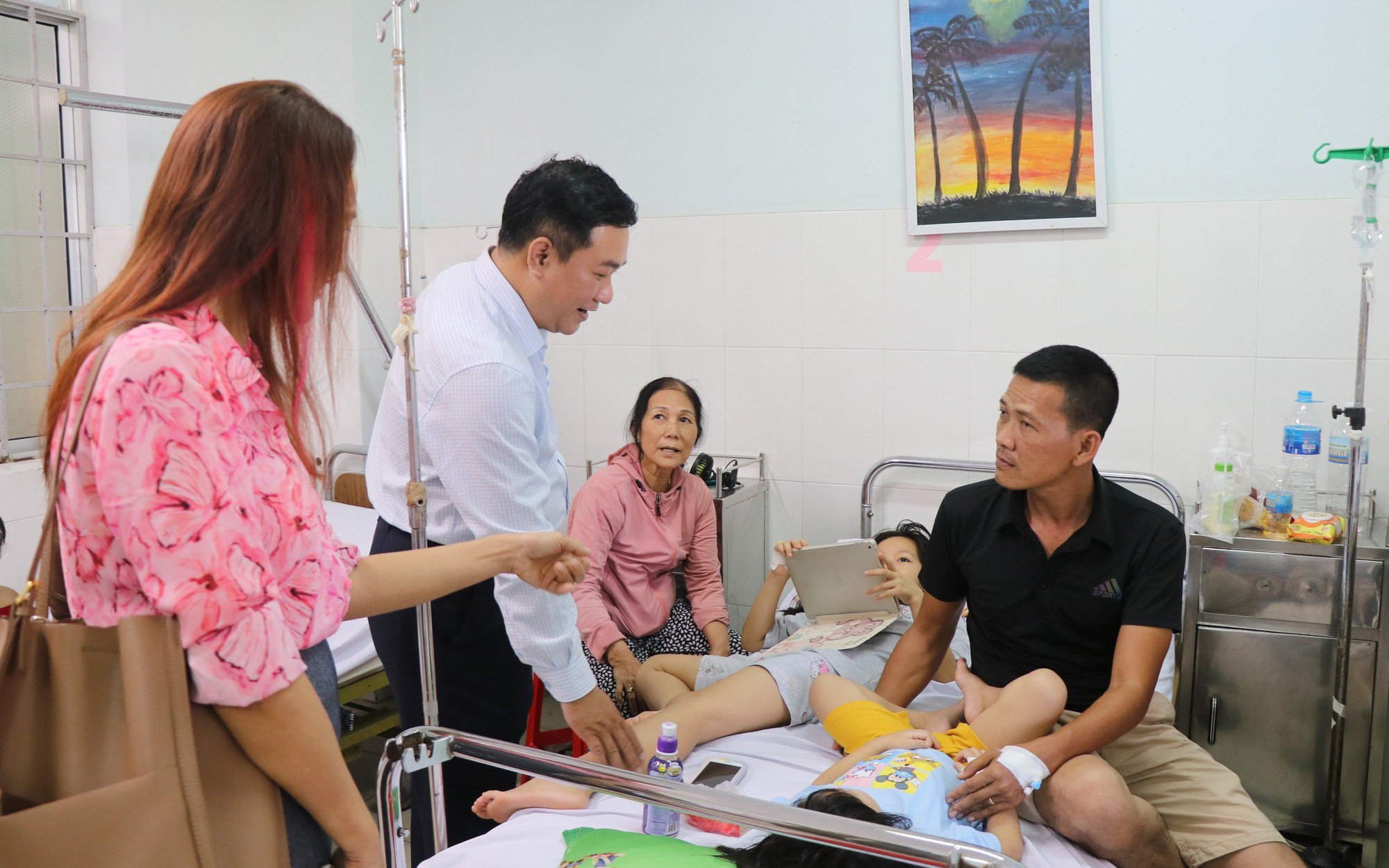 Ăn cơm gà hơn 220 ca nghi ngộ độc