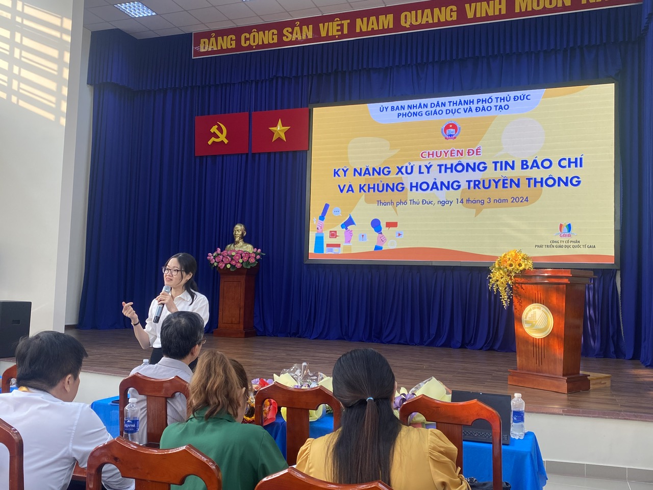 Gần 400 nh&agrave; quản l&yacute; gi&aacute;o dục 