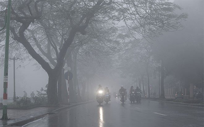 Miền Bắc mưa phùn, nồm ẩm còn kéo dài, miền Nam nắng nóng