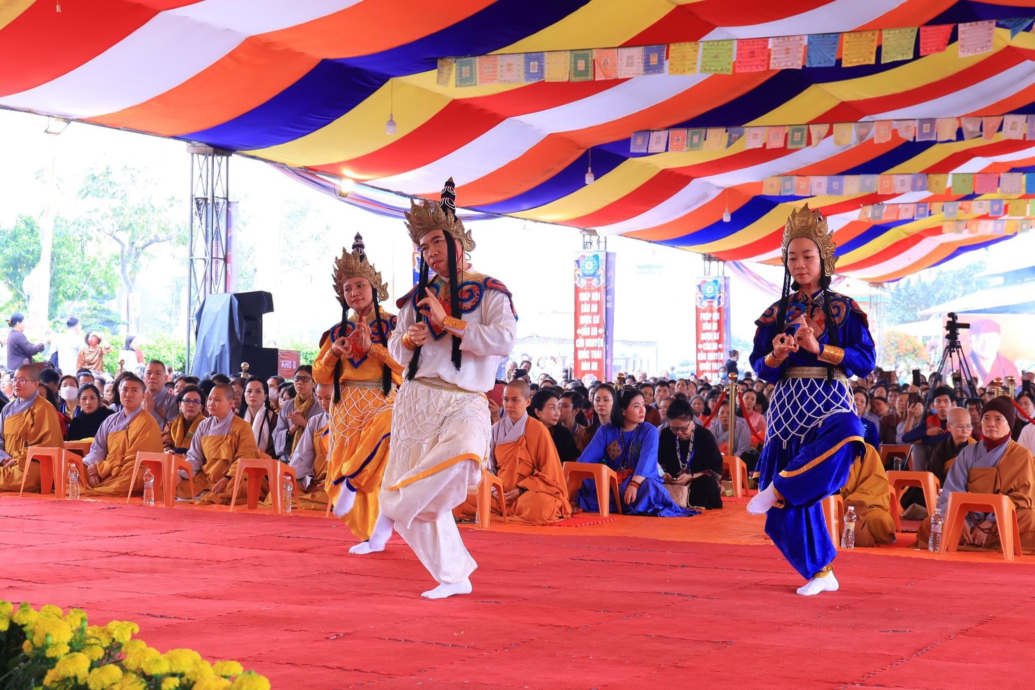 Khai quang điểm nh&atilde;n t&ocirc;n tượng Đức Phật Th&iacute;ch Ca tại Đại Bảo Th&aacute;p Mandala T&acirc;y Thi&ecirc;n- Ảnh 2.