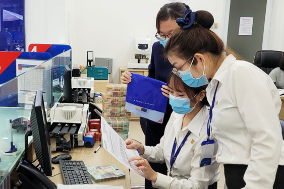 Ng&acirc;n h&agrave;ng thừa tiền, doanh nghiệp thiếu vốn nhưng lại kh&oacute; tiếp cận vốn vayẢnh: TẤN THẠNH