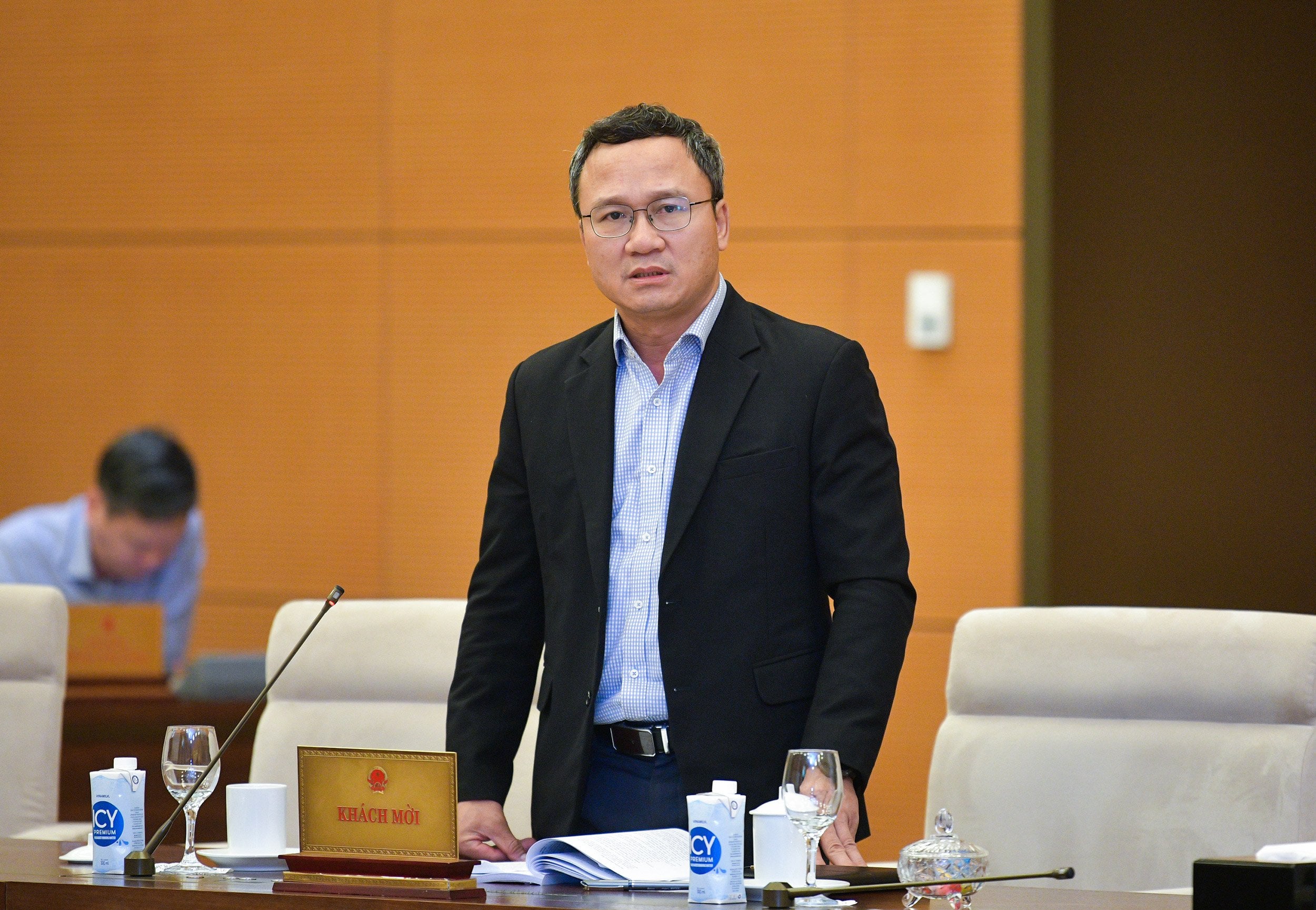 &Ocirc;ng Khuất Việt H&ugrave;ng, Ph&oacute; Chủ tịch chuy&ecirc;n tr&aacute;ch Ủy ban An to&agrave;n giao th&ocirc;ng Quốc gia