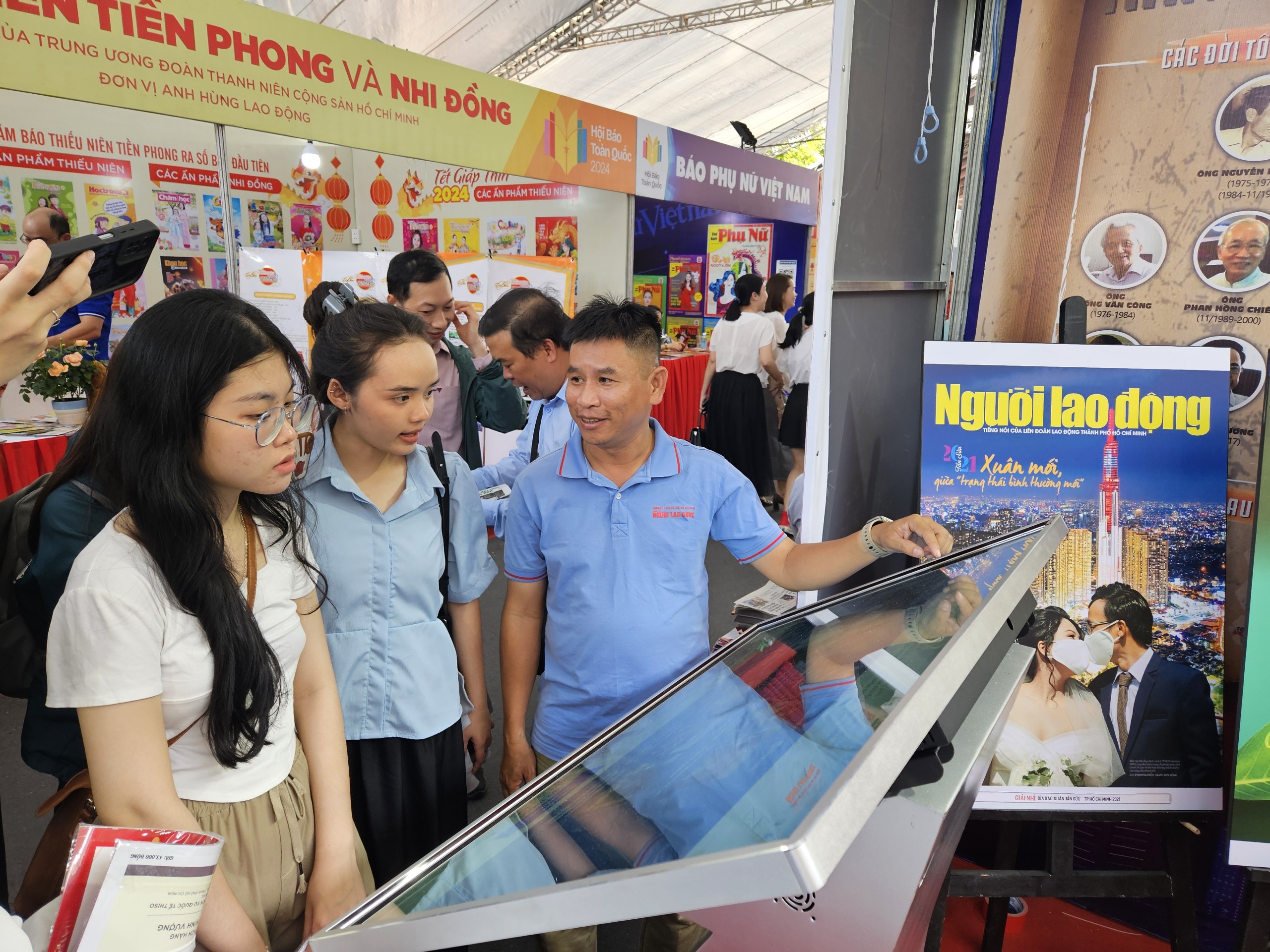 Sinh vi&ecirc;n &ldquo;nằm v&ugrave;ng&rdquo;, bỏ t&uacute;i nhiều b&iacute; k&iacute;p tại Hội b&aacute;o to&agrave;n quốc 2024- Ảnh 4.