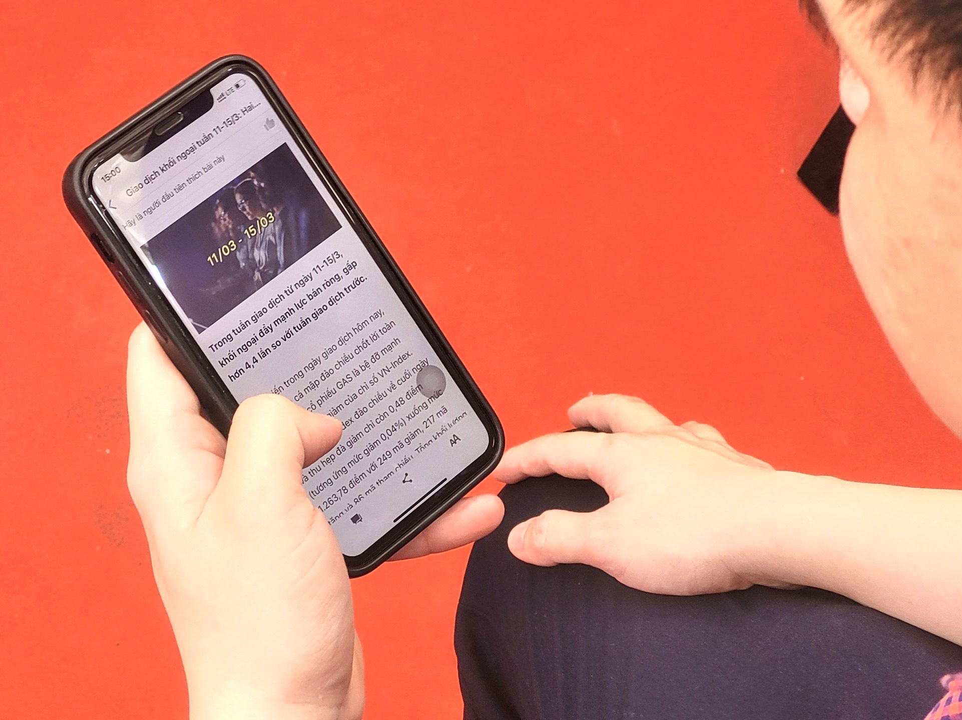 Thời gian sử dụng mạng x&atilde; hội của người trẻ tr&ecirc;n thế giới v&agrave; ở Việt Nam c&oacute; dấu hiệu giảm r&otilde; rệt Ảnh: L&Ecirc; TỈNH