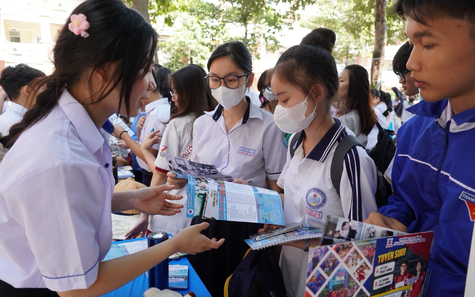 "Đưa trường học đến thí sinh" năm 2024: Học sinh Vĩnh Long chọn nghề nào phù hợp?