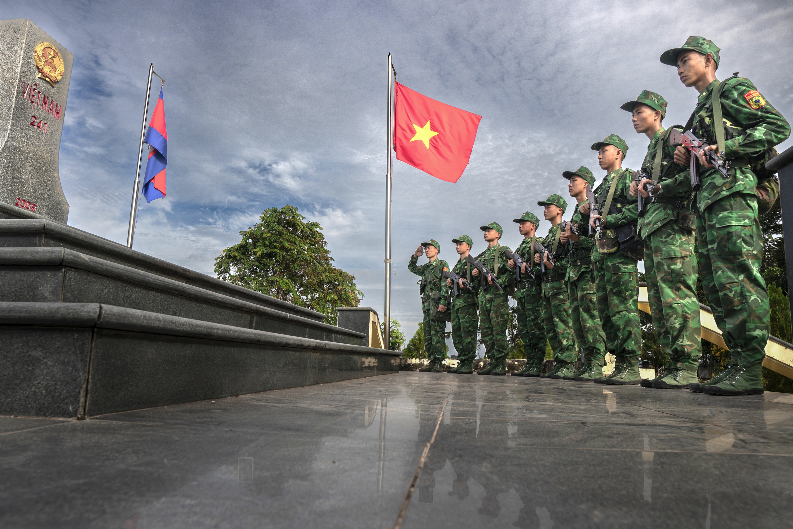 Cột mốc 241. Ảnh: NGUYỄN VĂN HUY