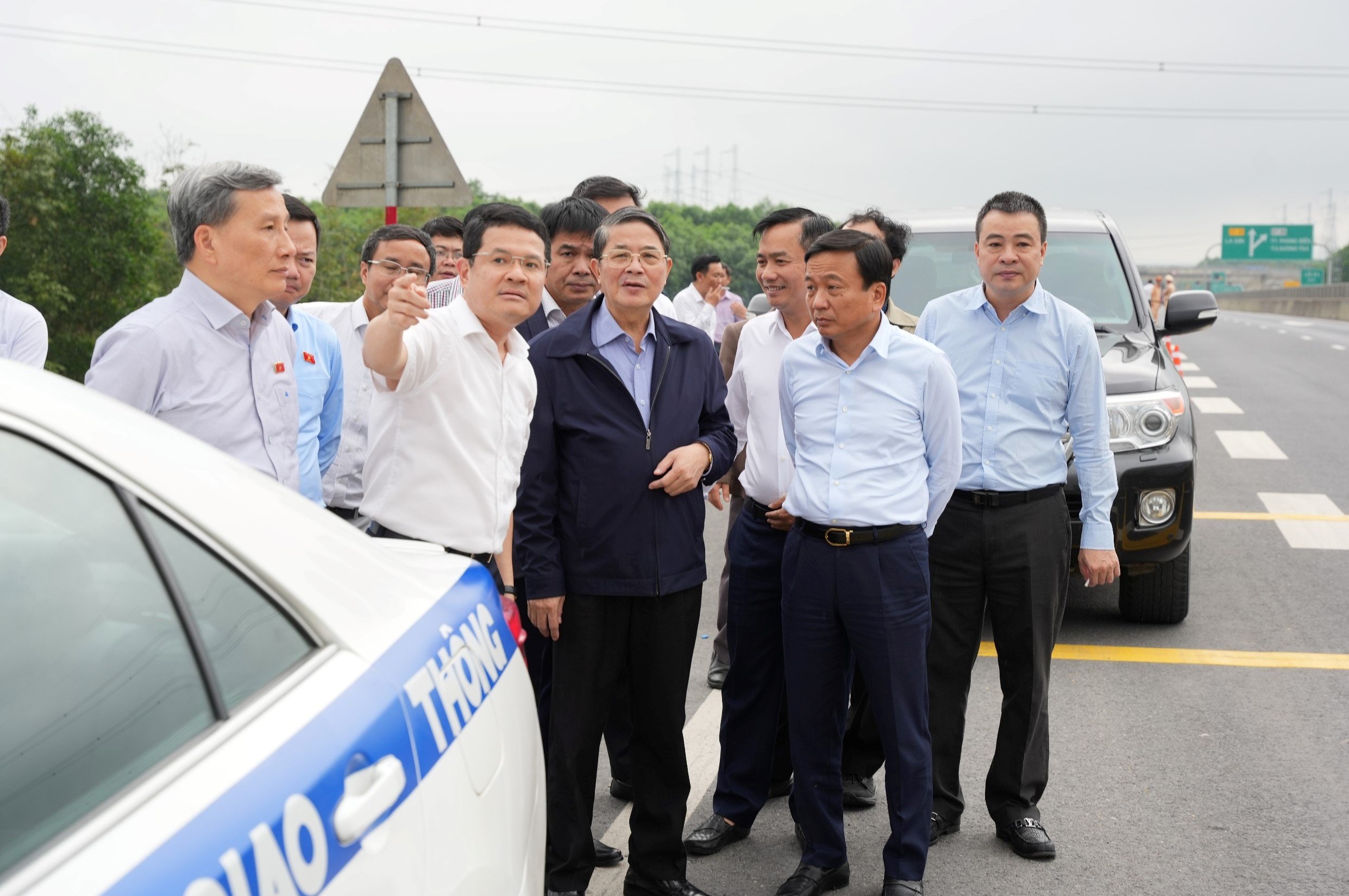 Thứ trưởng Bộ GTVT n&oacute;i về giải ph&aacute;p hạn chế tai nạn tr&ecirc;n cao tốc Cam Lộ - La Sơn- Ảnh 2.