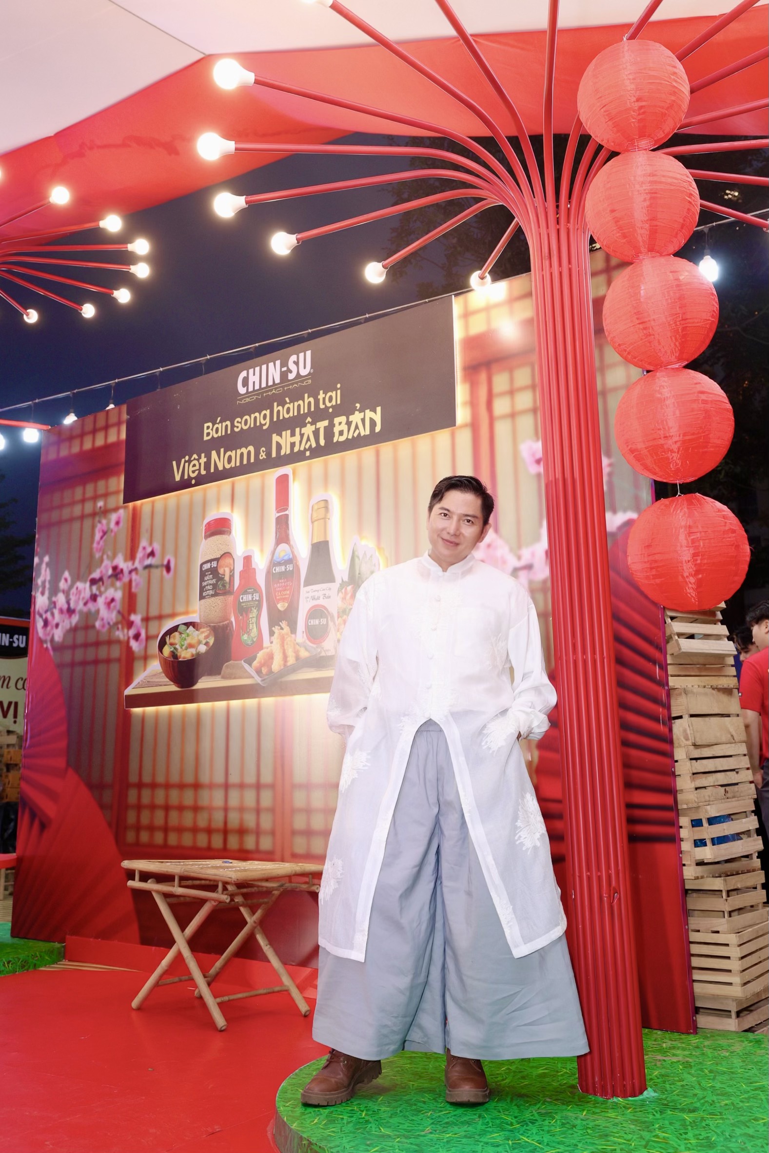BTV Tuấn Duy thanh lịch với  &ldquo;Trăng hoa&rdquo;- Ảnh 2.