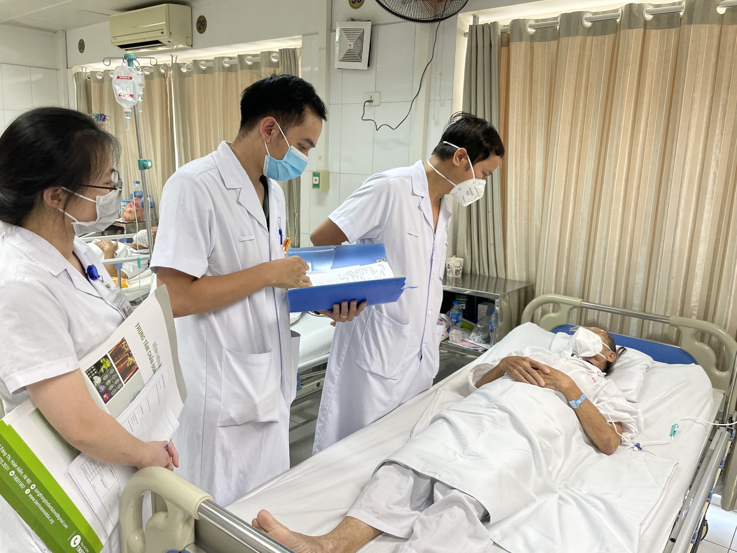 Đủ căn cứ để mua sắm, v&igrave; sao bệnh viện vẫn thiếu thuốc, vật tư?- Ảnh 2.