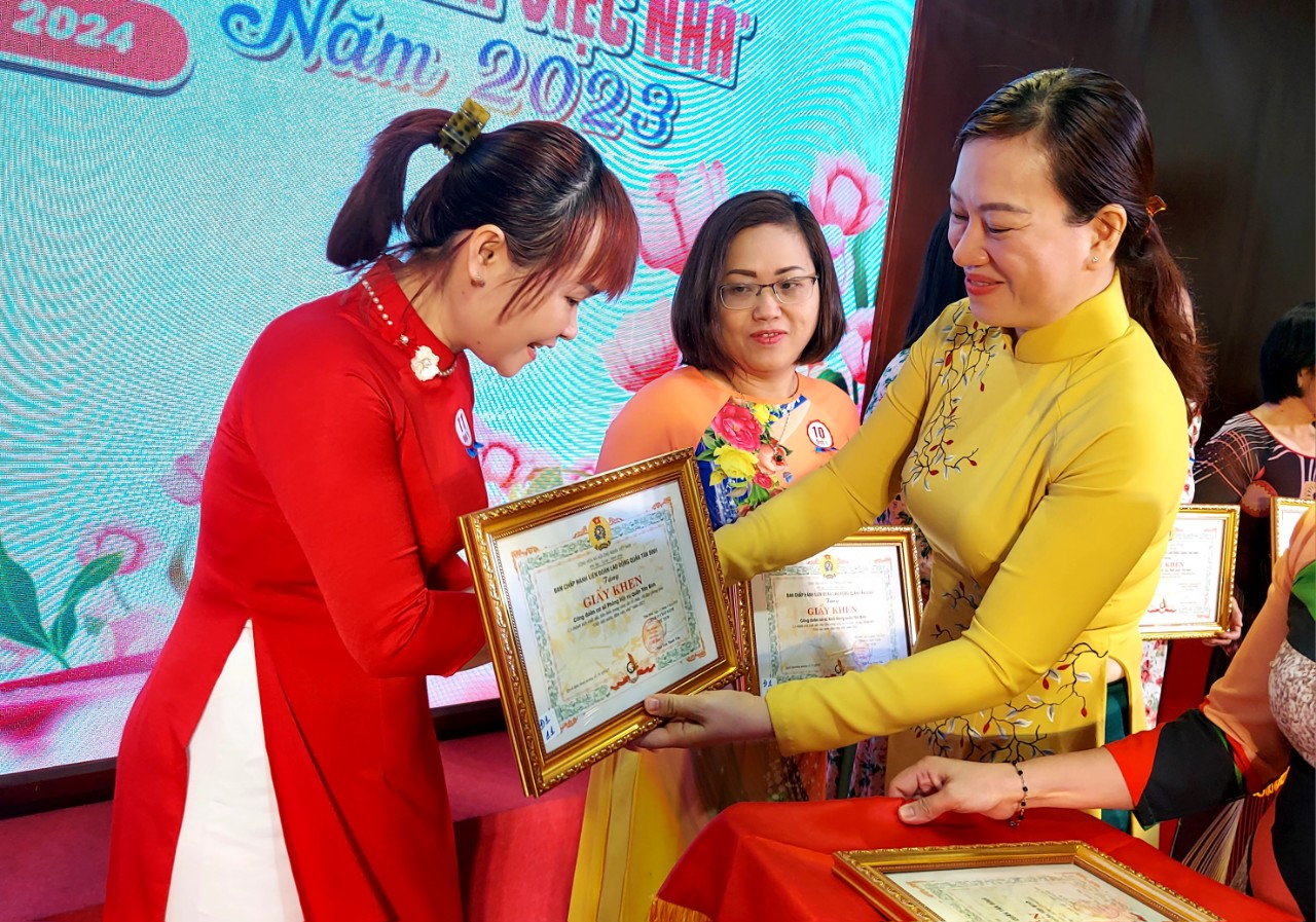 Hơn 12.600 nữ CNVC-LĐ đạt danh hiệu