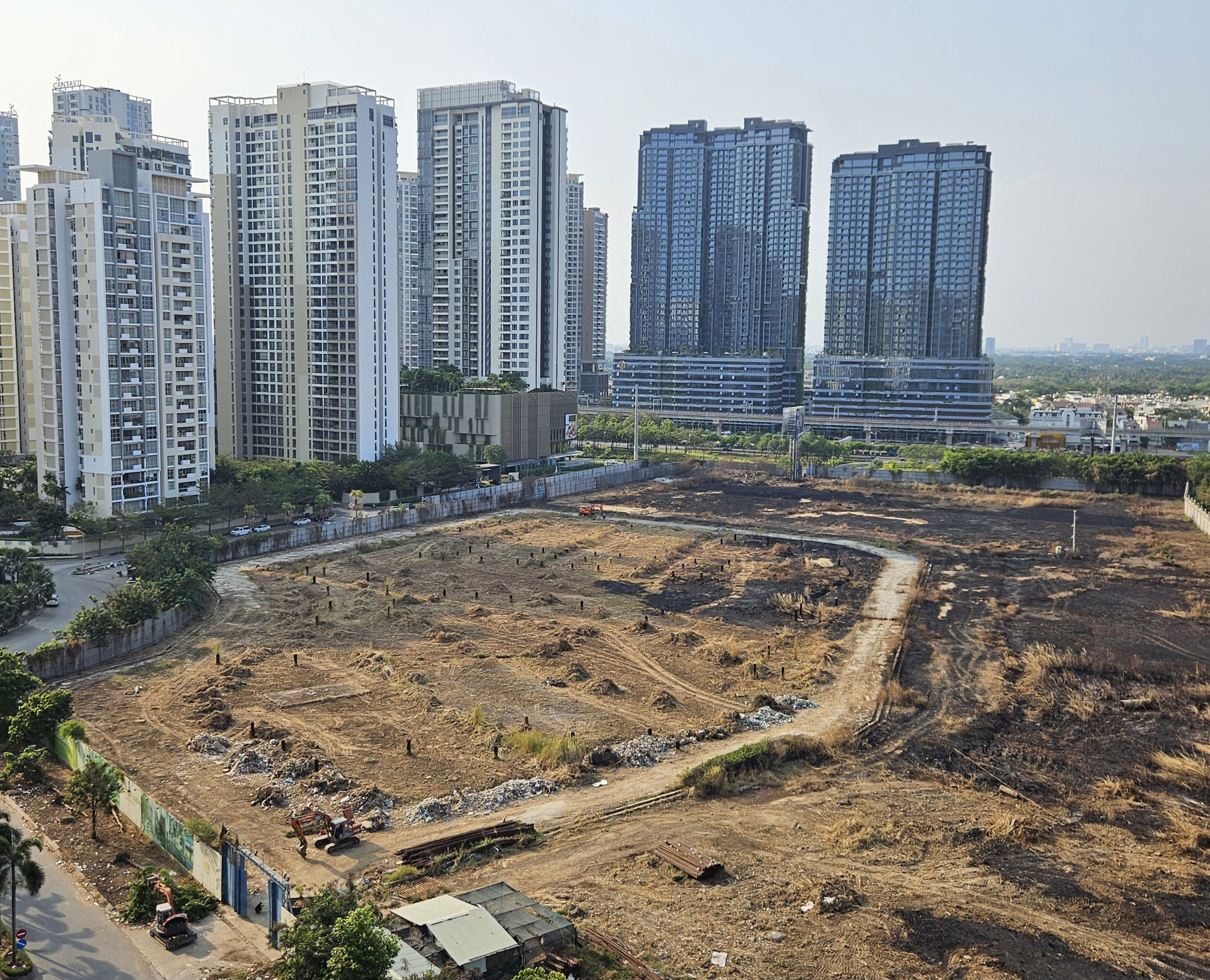 &Aacute;p lực đ&ocirc;́i với dòng ti&ecirc;̀n và v&acirc;́n đ&ecirc;̀ tr&aacute;i phiếu đáo hạn sẽ là thách thức cho doanh nghiệp bất động sản. Trong ảnh: Mặt bằng một dự &aacute;n bất động sản đang chờ triển khai Ảnh: B&Igrave;NH AN