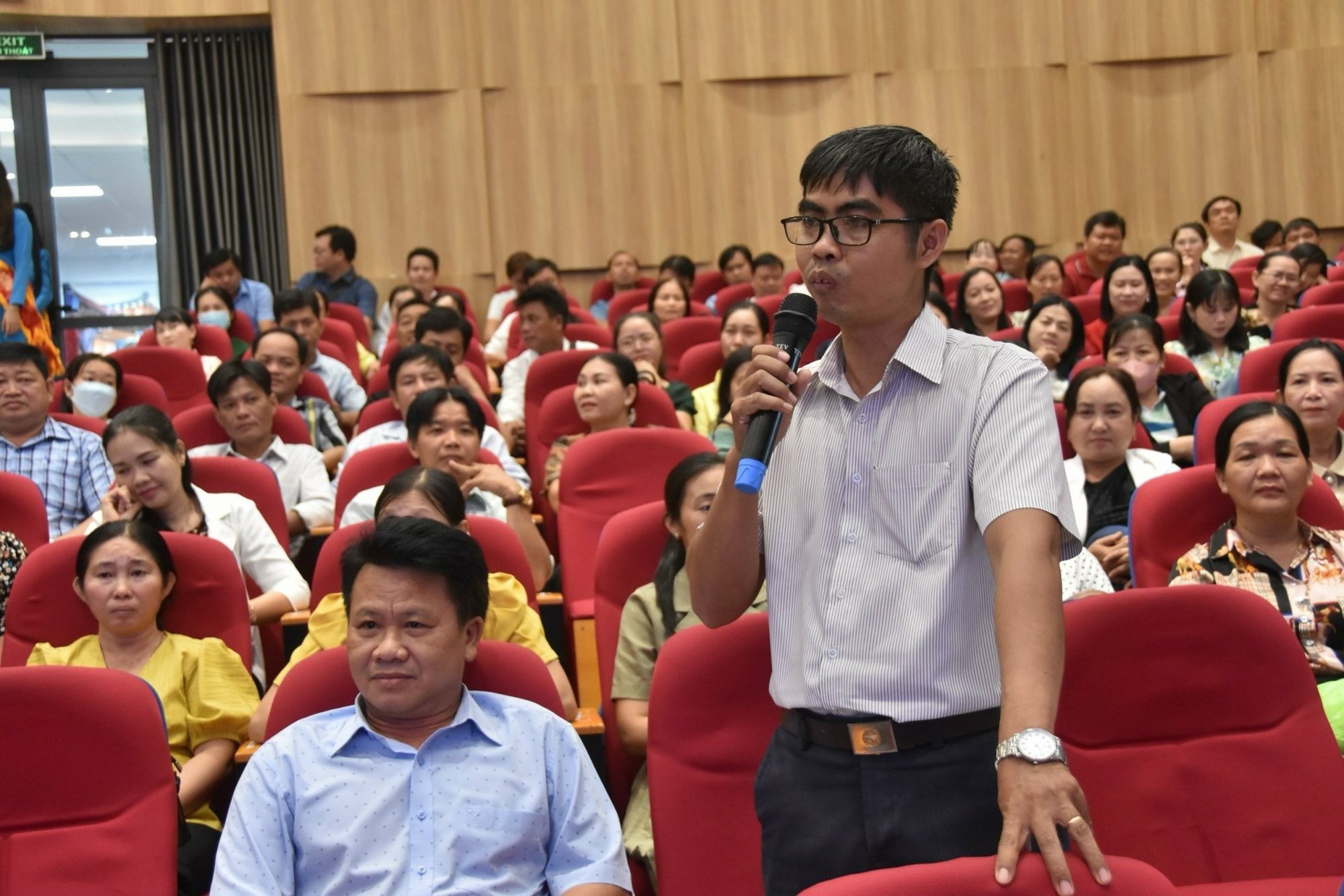 Chia sẻ khó khăn với giáo viên trong công tác hướng nghiệp- Ảnh 1.