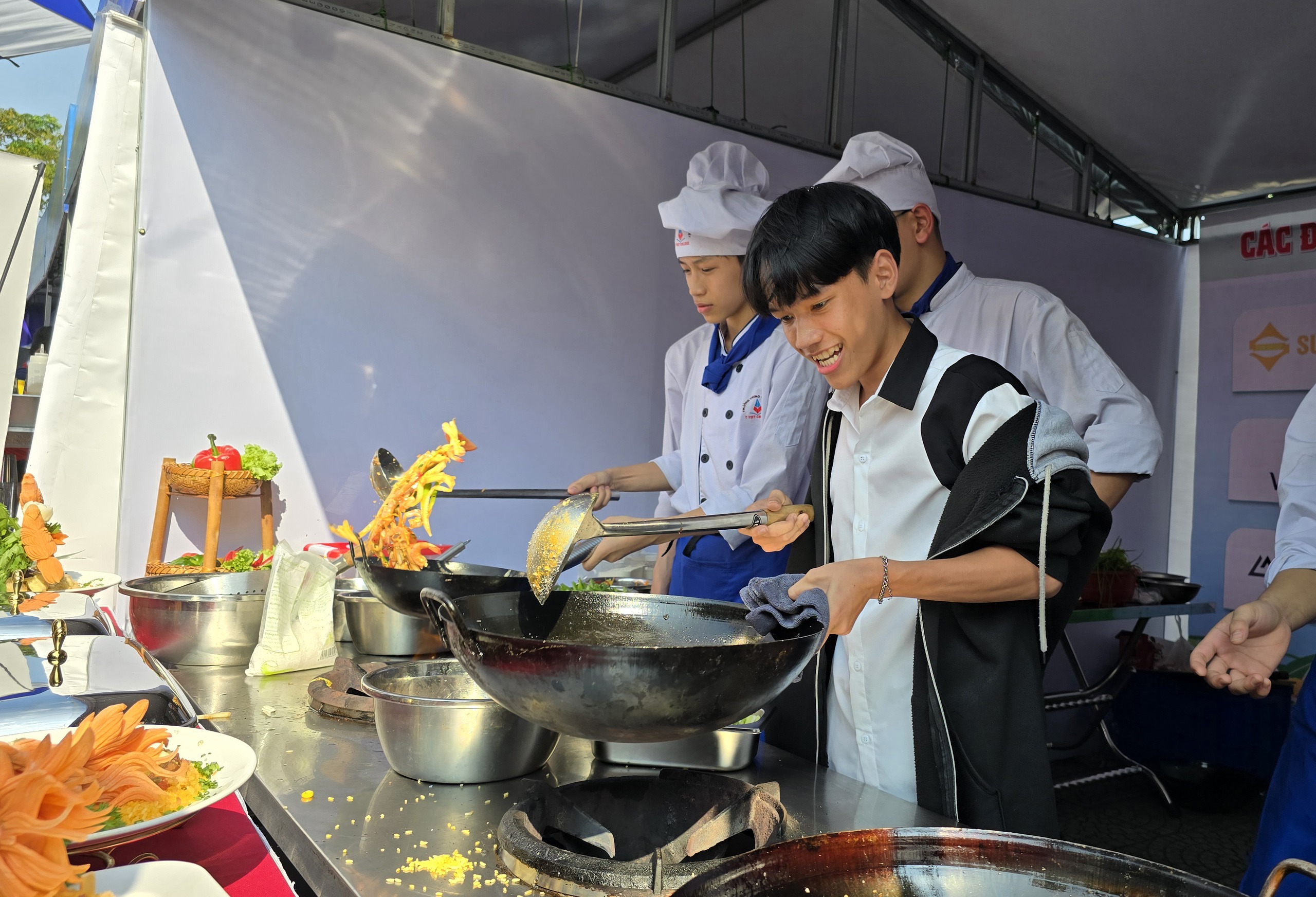 Hơn 4.500 người ở Đ&agrave; Nẵng được tư vấn tuyển sinh, gi&aacute;o dục nghề nghiệp- Ảnh 4.