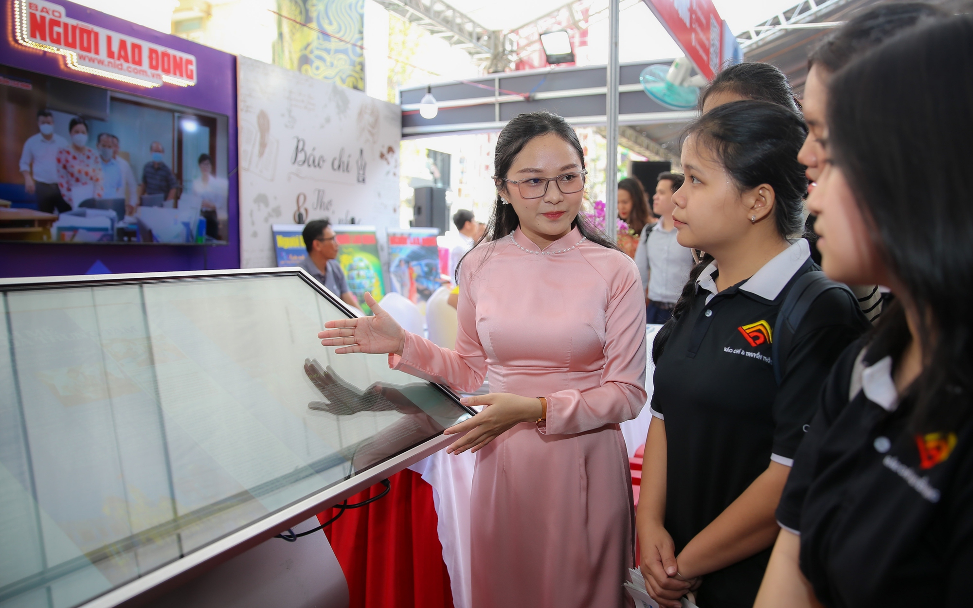 Báo chí đồng lòng phụng sự đất nước, phục vụ nhân dân