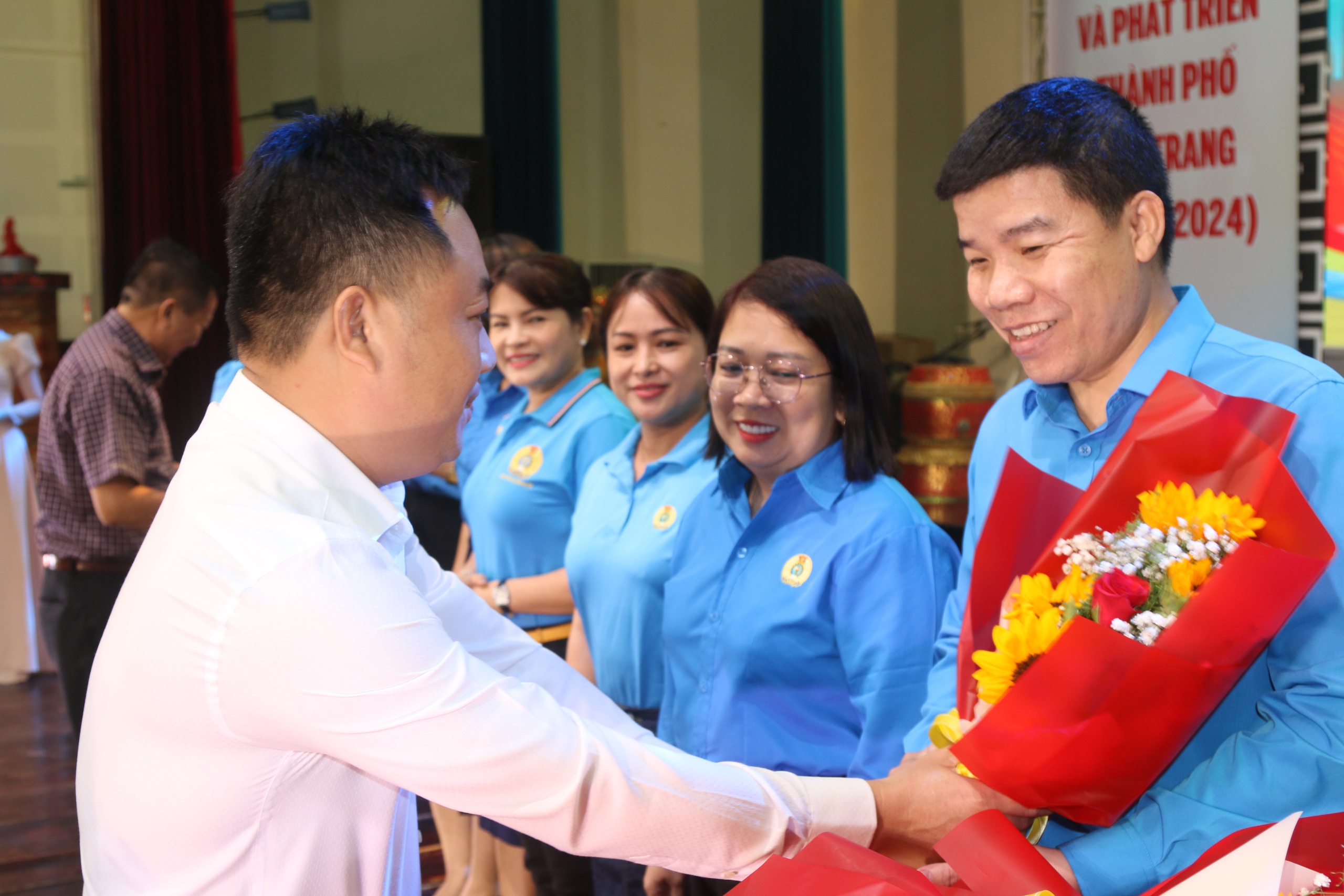 Hội thi văn nghệ chào mừng 100 năm thành phố Nha Trang- Ảnh 1.