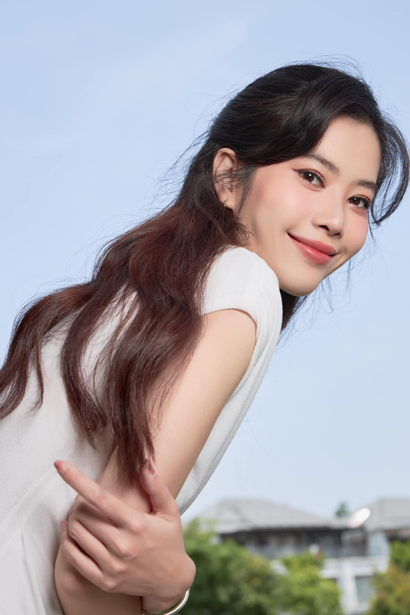 Nam Em g&acirc;y sốc với cảnh leo ra ban c&ocirc;ng l&uacute;c đang livestream- Ảnh 3.