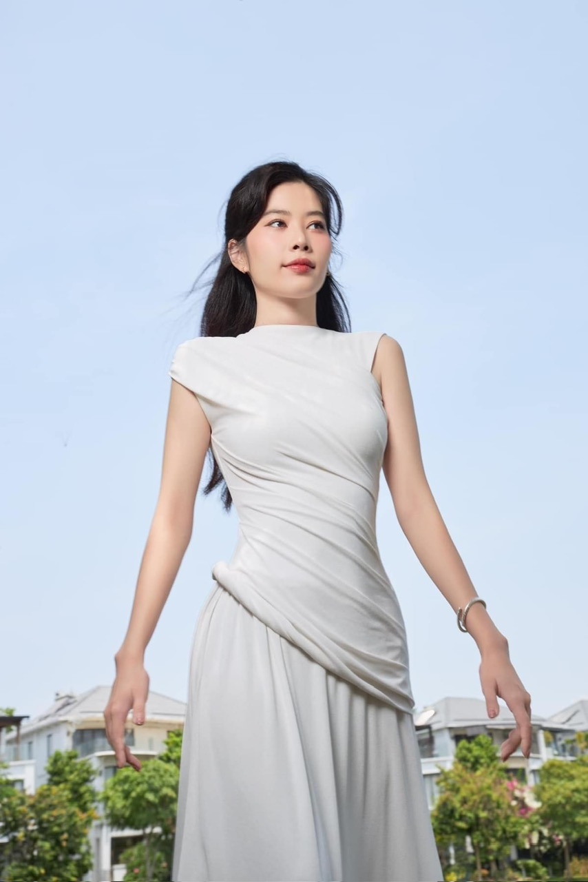 Nam Em g&acirc;y sốc với cảnh leo ra ban c&ocirc;ng l&uacute;c đang livestream- Ảnh 2.