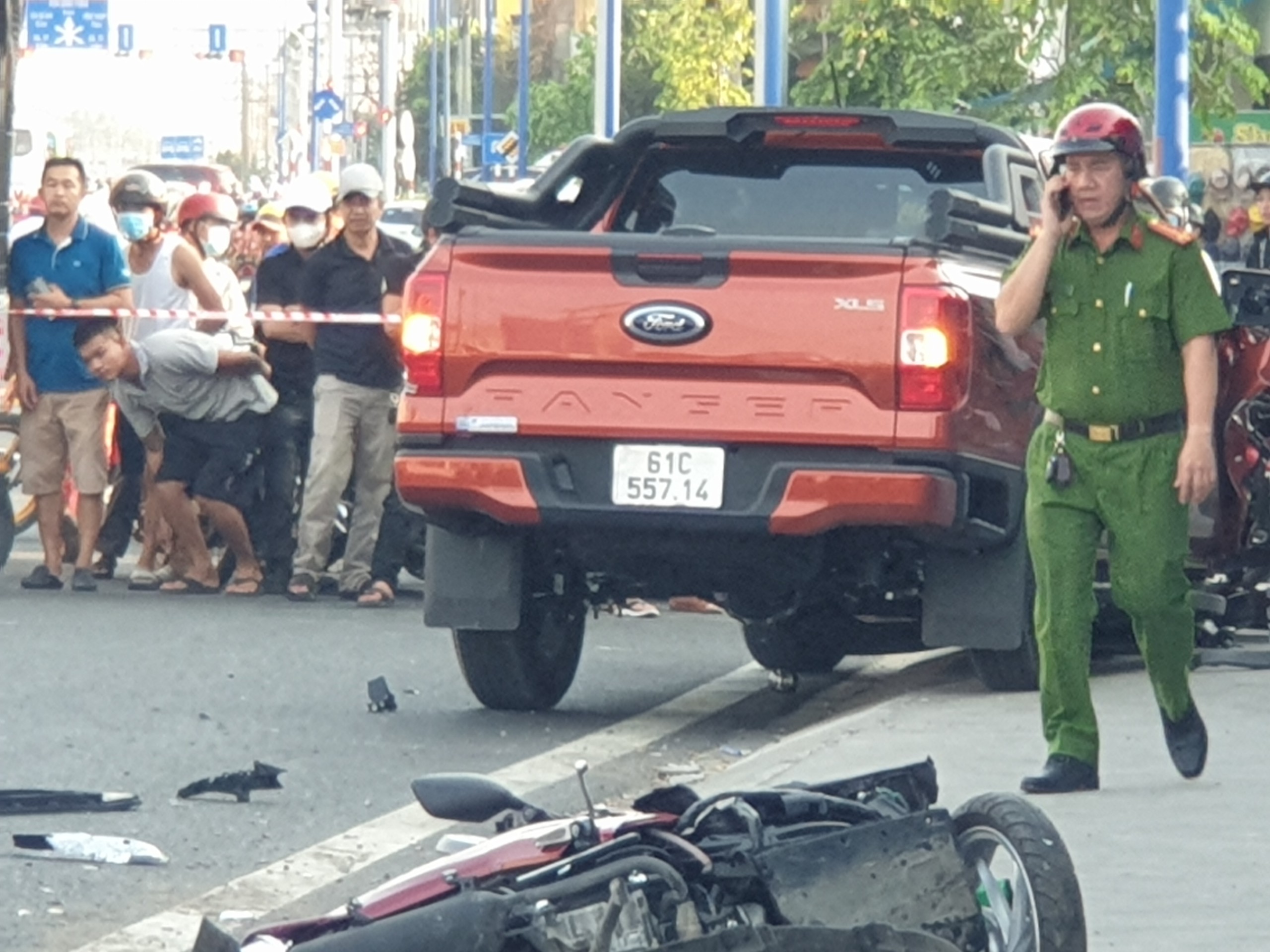 B&igrave;nh Dương: Xe b&aacute;n tải t&ocirc;ng h&agrave;ng loạt xe m&aacute;y, 4 người thương vong- Ảnh 1.