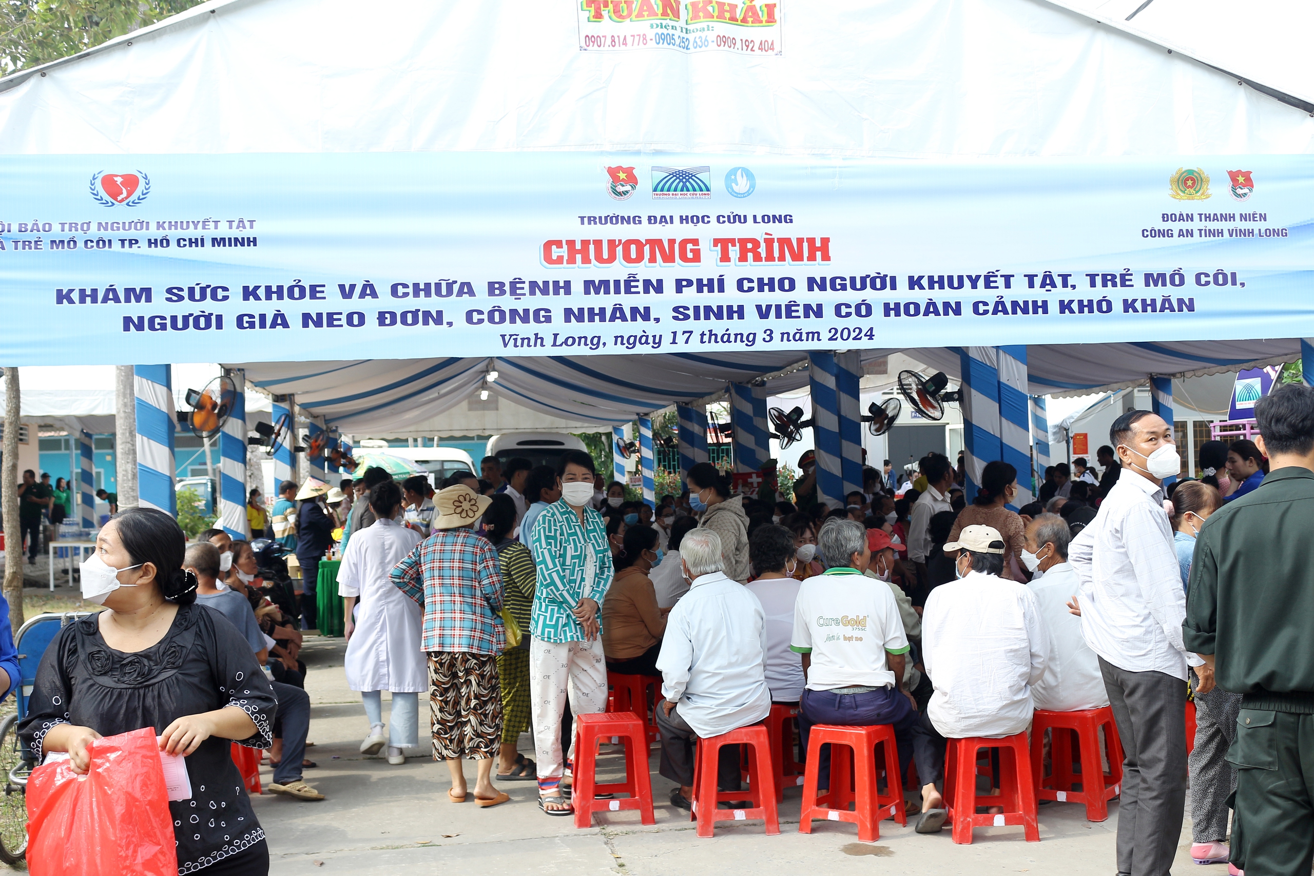 Kh&aacute;m bệnh v&agrave; cấp thuốc miễn ph&iacute; cho hơn 2.500 người- Ảnh 1.