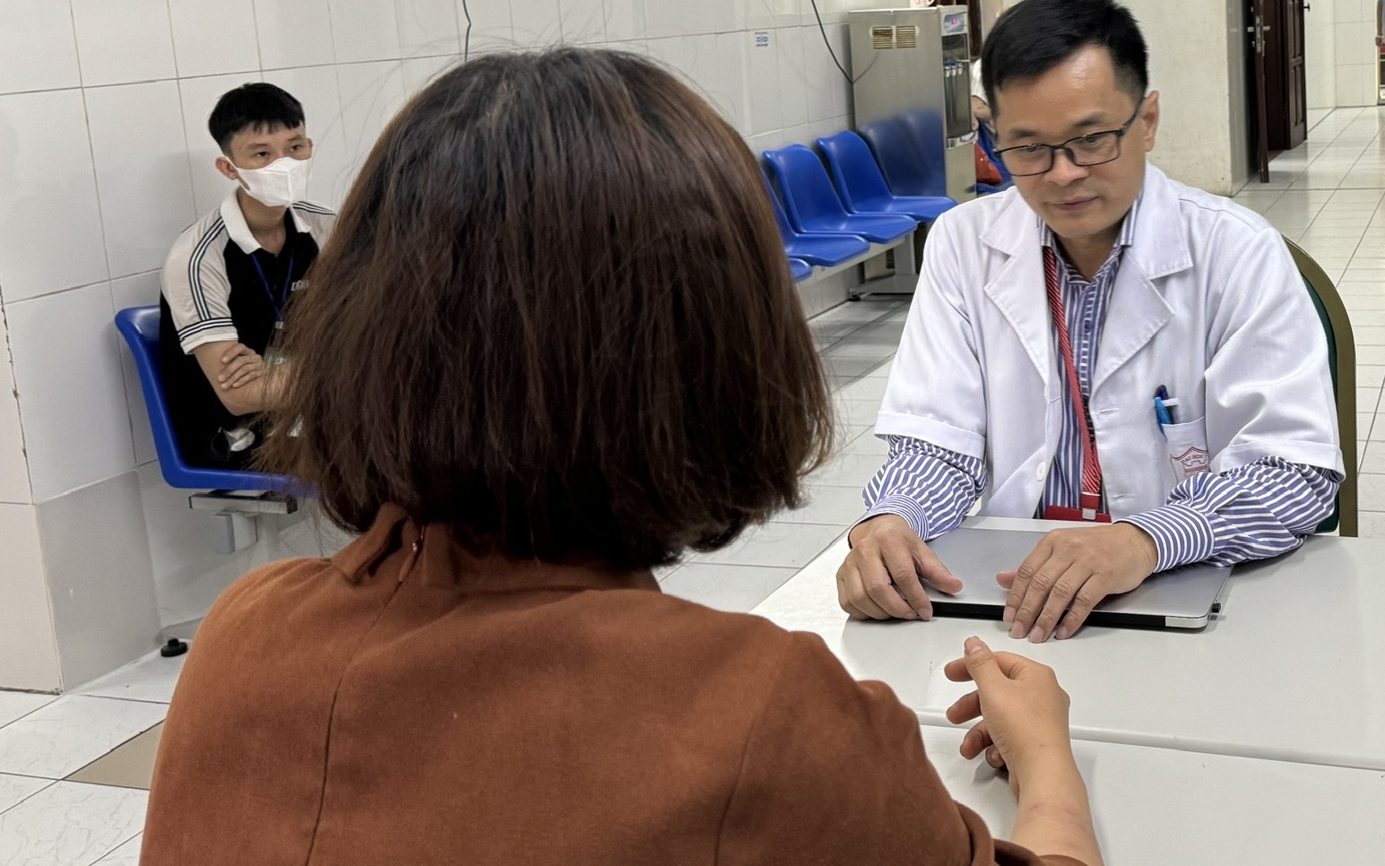 Thiếu nữ tự làm hại bản thân để thu hút sự chú ý