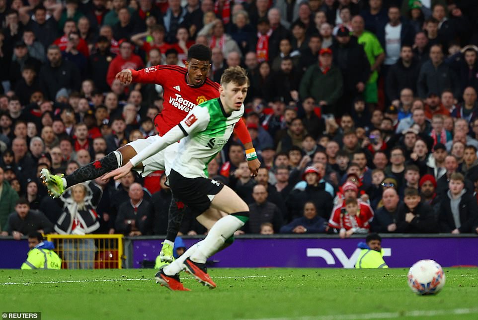 Liverpool vỡ mộng "ăn 4", HLV Klopp chúc mừng Man United- Ảnh 1.