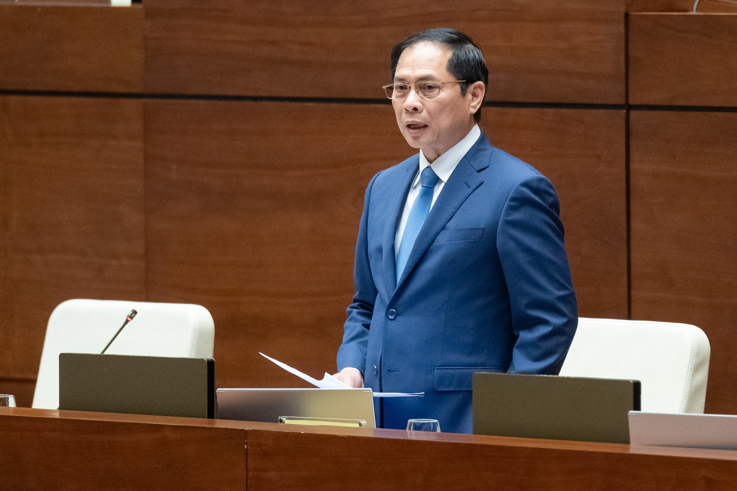 Bộ trưởng B&ugrave;i Thanh Sơn trả lời về việc du học sinh Việt Nam trốn ở lại- Ảnh 2.