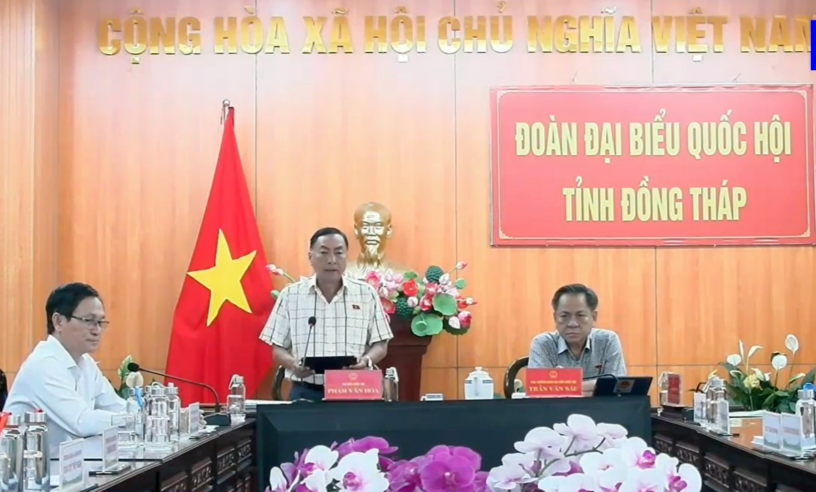 Bộ trưởng B&ugrave;i Thanh Sơn trả lời về việc du học sinh Việt Nam trốn ở lại- Ảnh 1.