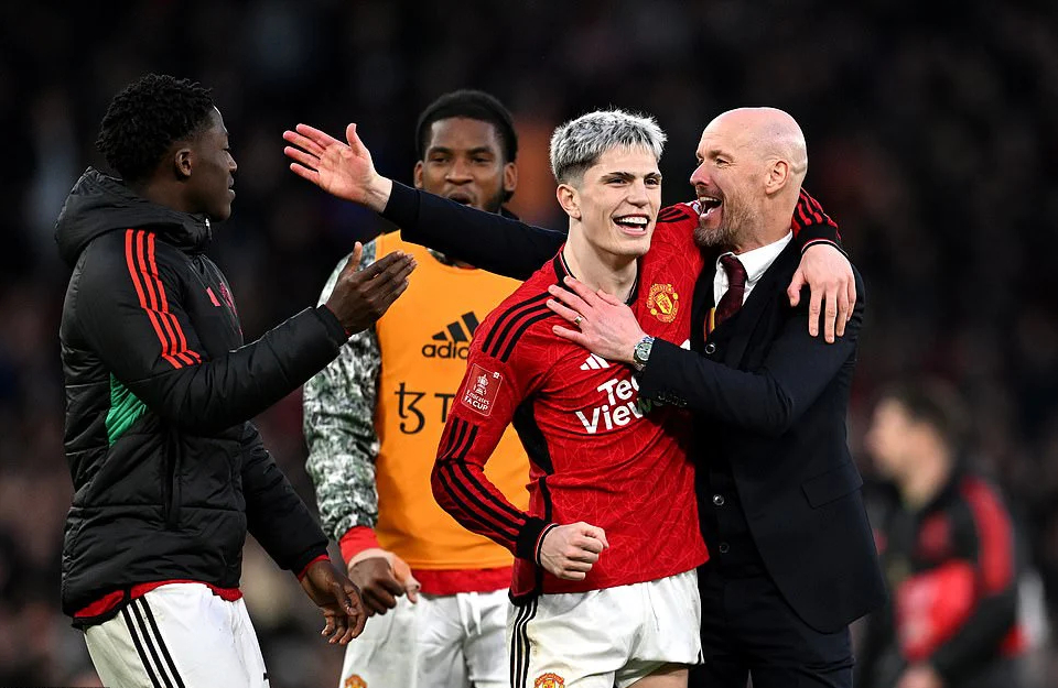 Liverpool vỡ mộng "ăn 4", HLV Klopp chúc mừng Man United- Ảnh 2.