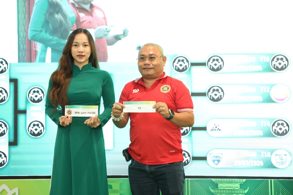 Phần thưởng qu&yacute; gi&aacute; của giải đấu l&agrave; chuyến du đấu tại ch&acirc;u &Acirc;u gi&agrave;nh cho những cầu thủ nổi bật
