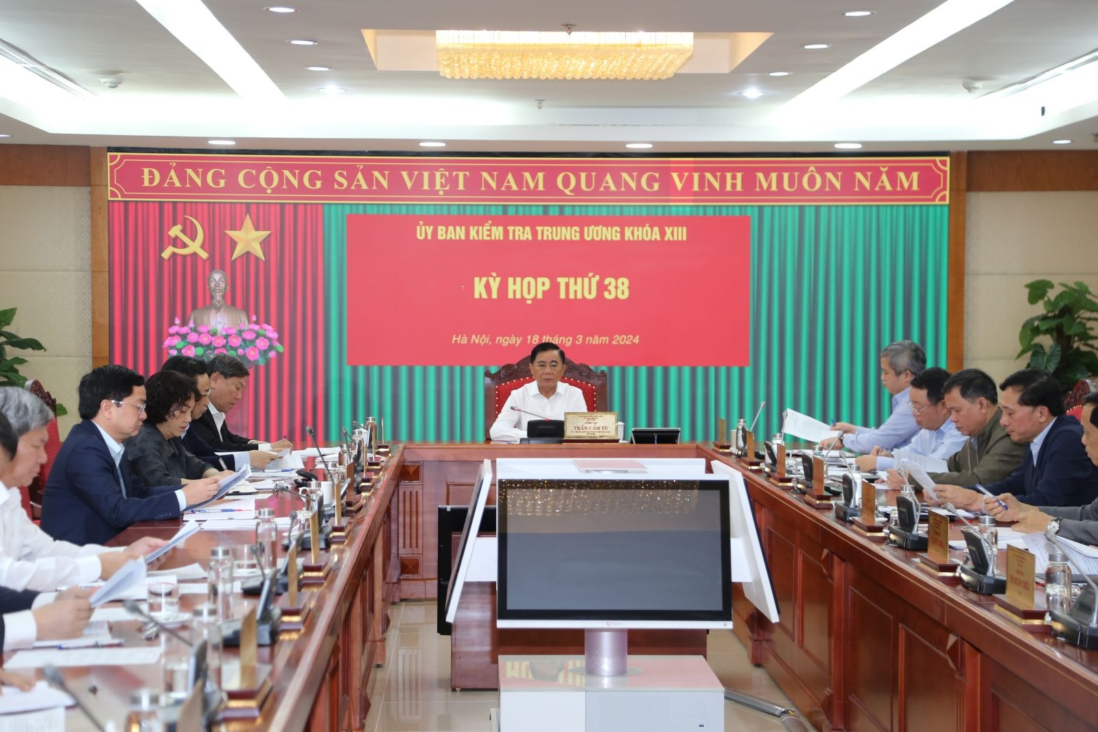 Ủy ban Kiểm tra Trung ương đề nghị kỷ luật nhiều lãnh đạo Vĩnh Phúc, Quảng Ngãi- Ảnh 1.