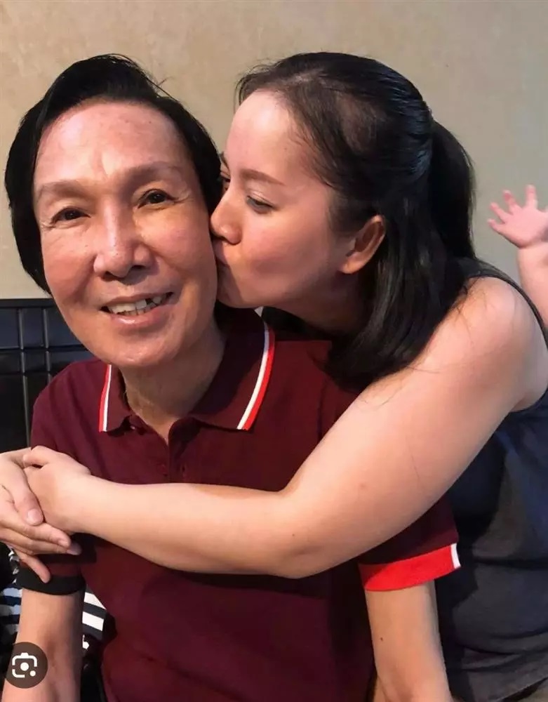 Con gái NSƯT Vũ Linh khóc nhớ cha, khán giả thương cảm tặng tiền- Ảnh 3.