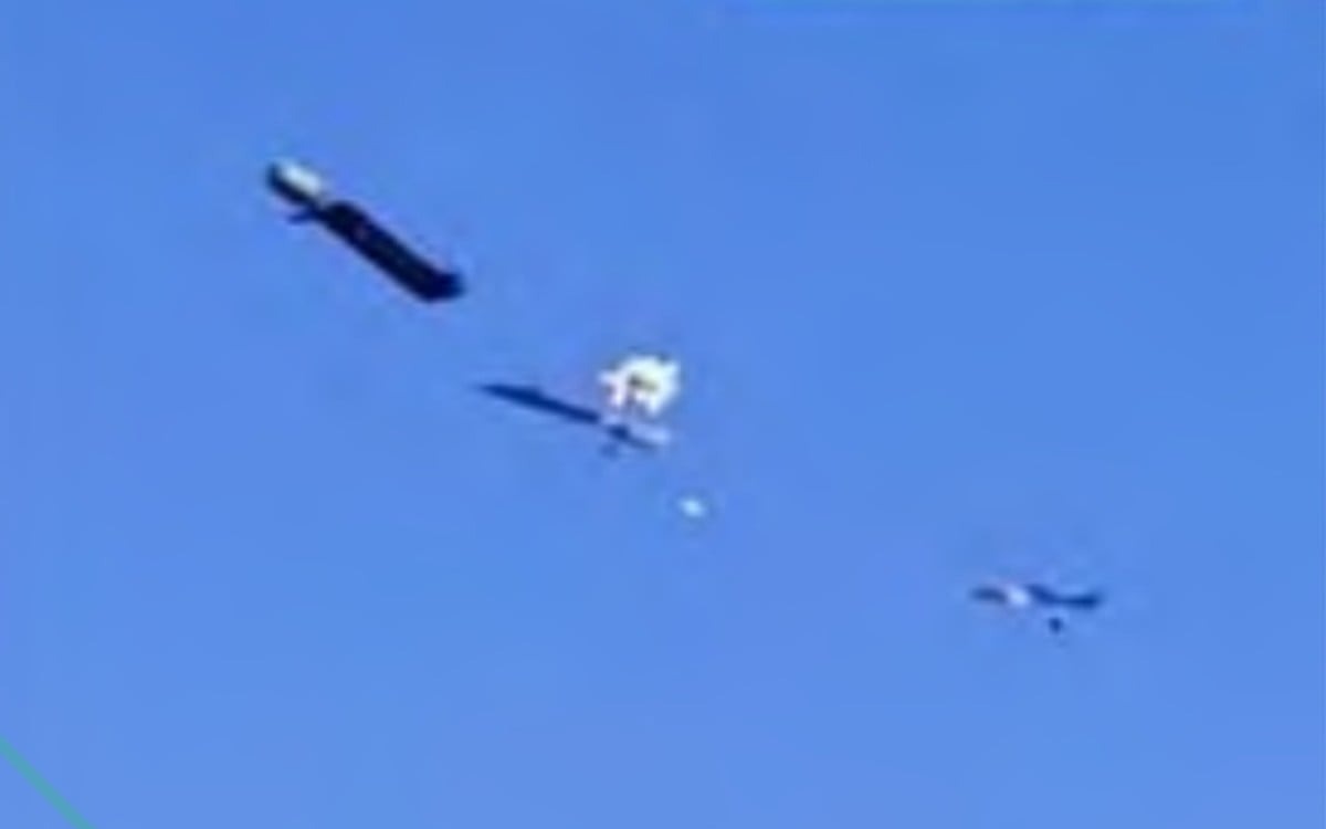 Trung Quốc chế drone quân sự biết "phân thân"