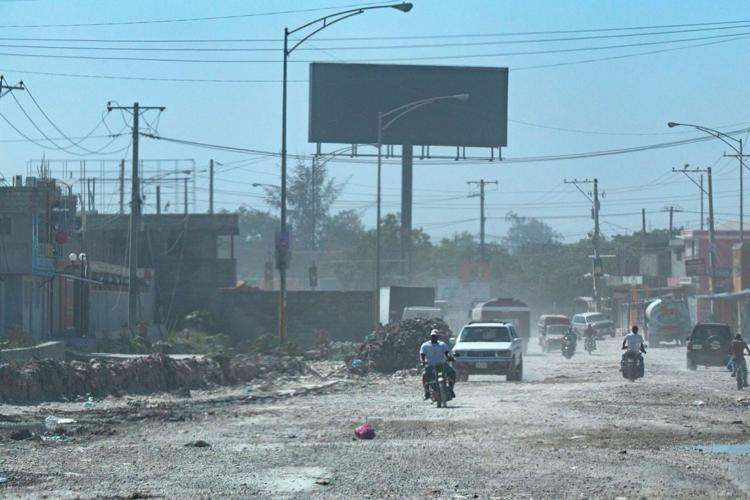 &Iacute;t nhất 10 người thiệt mạng tại một v&ugrave;ng ngoại &ocirc; gi&agrave;u c&oacute; của thủ đ&ocirc; Haiti v&agrave;o ng&agrave;y 18-3. Ảnh: WFFT