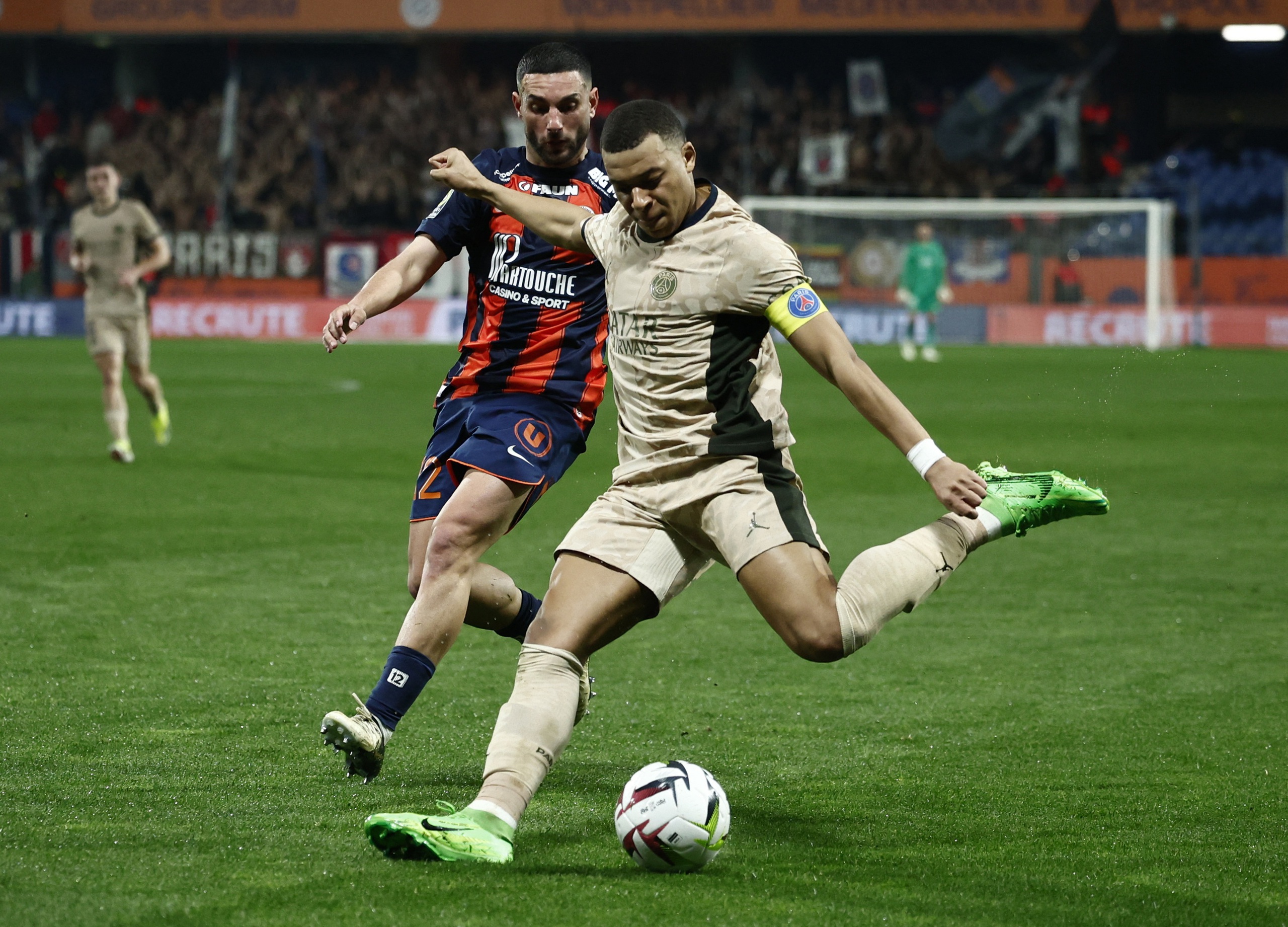 "Chiếc giày vàng châu Âu": Kylian Mbappe đua Harry Kane- Ảnh 1.