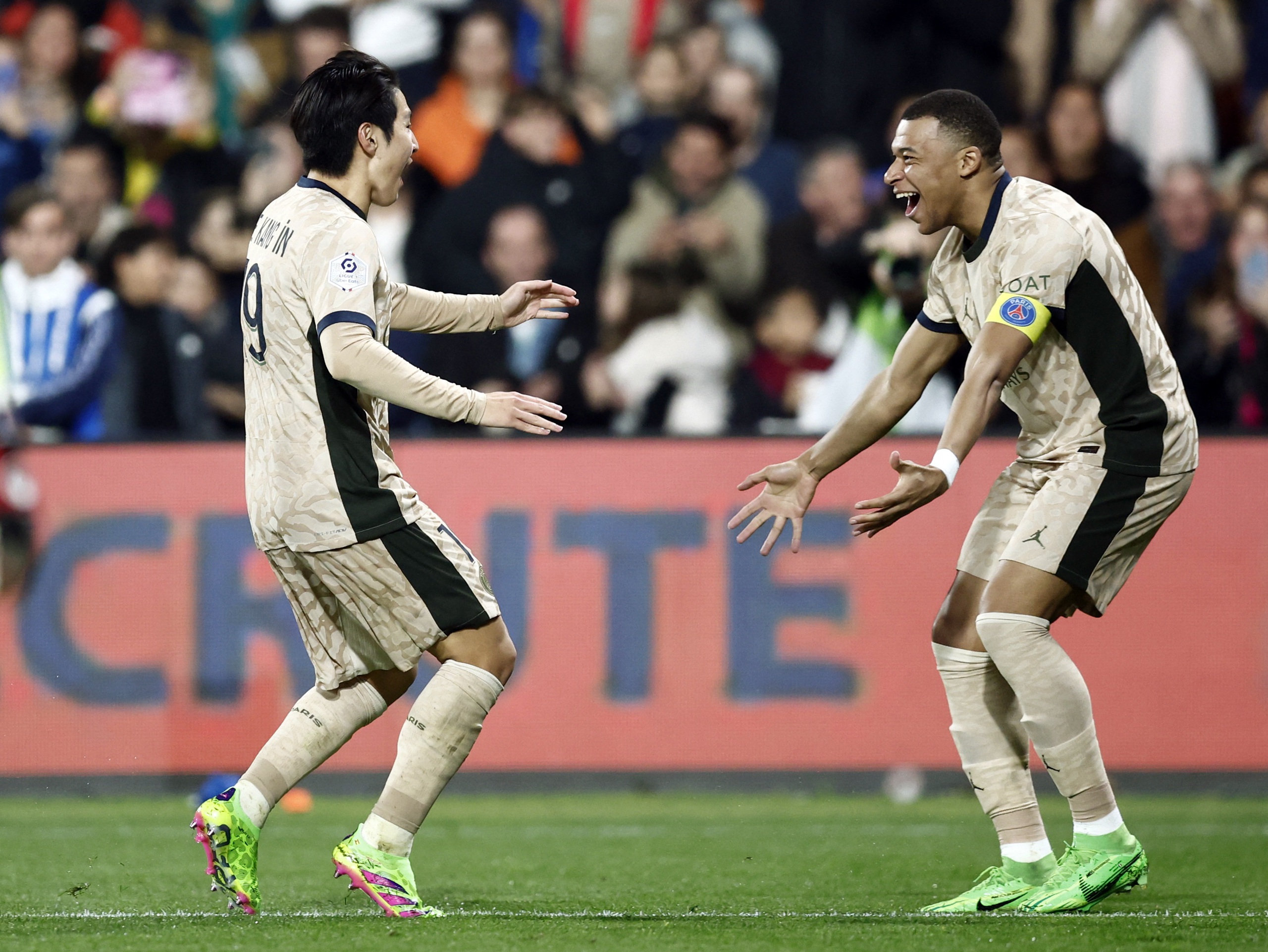 "Chiếc giày vàng châu Âu": Kylian Mbappe đua Harry Kane- Ảnh 2.