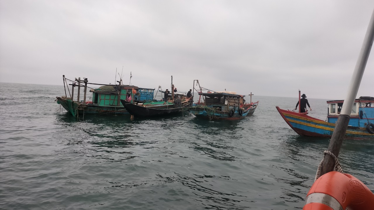 Đ&aacute;nh bắt hải sản, 2 vợ chồng mất t&iacute;ch tr&ecirc;n biển- Ảnh 2.