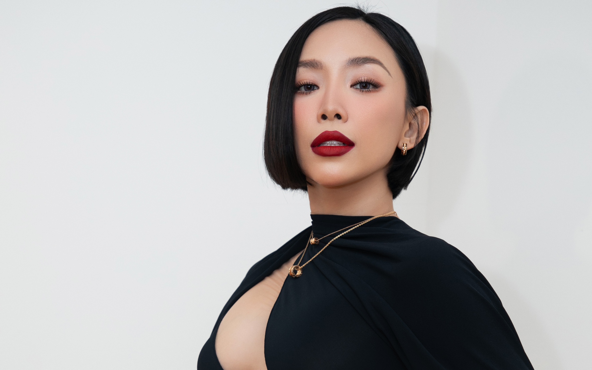 Tóc Tiên lên thẳng trang Bvlgari

