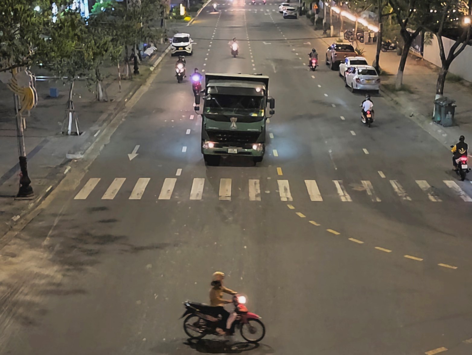Đ&agrave; Nẵng: Xử l&yacute; nghi&ecirc;m đo&agrave;n xe tải đi v&agrave;o đường cấm- Ảnh 2.