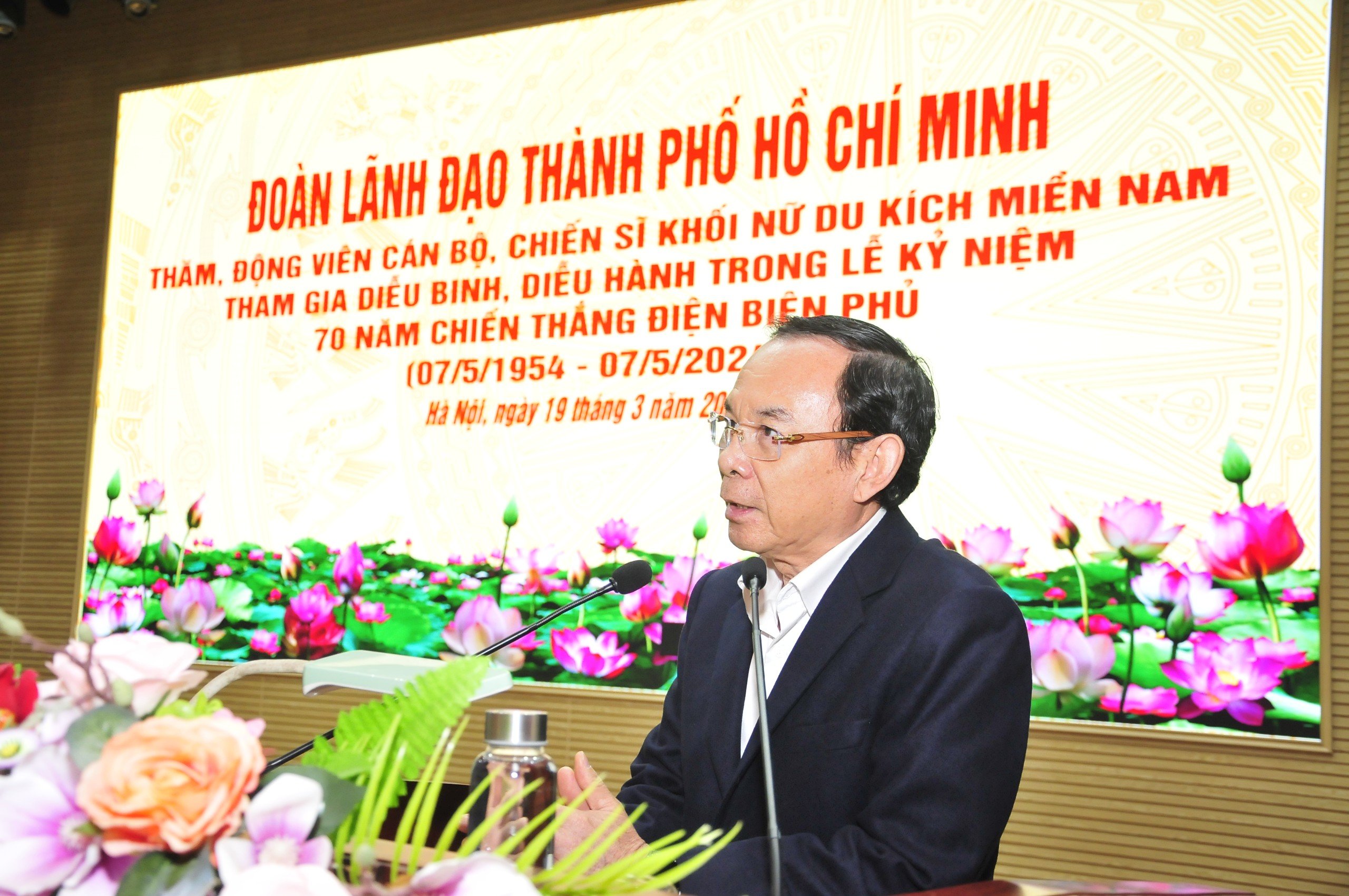 Đo&agrave;n l&atilde;nh đạo TP HCM thăm, động vi&ecirc;n c&aacute;n bộ, chiến sĩ Khối nữ du k&iacute;ch miền Nam- Ảnh 1.