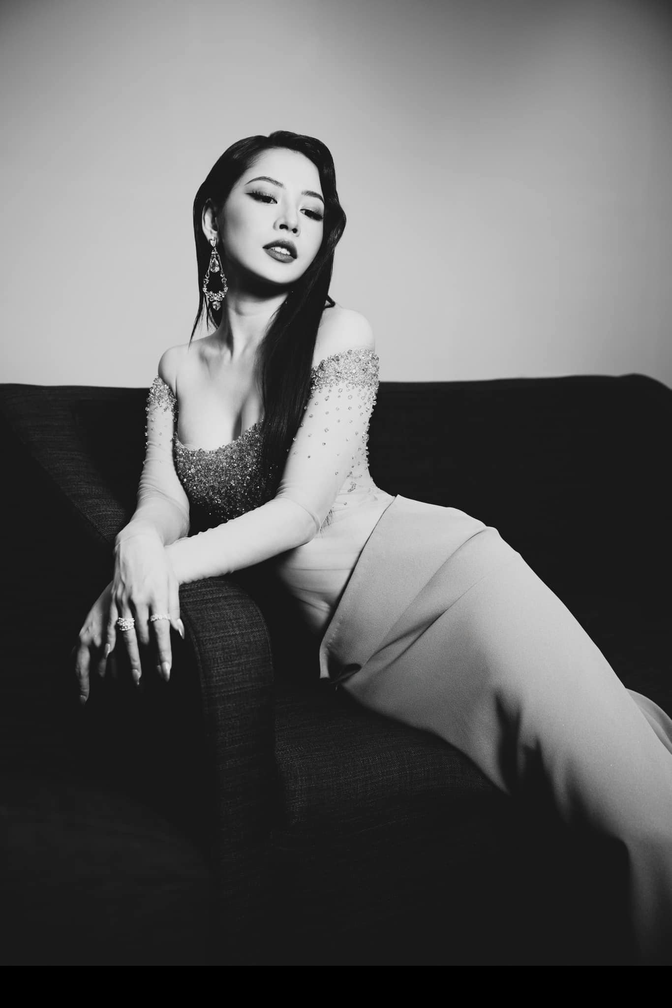 Showbiz Việt: Sốt với loạt mỹ nh&acirc;n khoe eo 