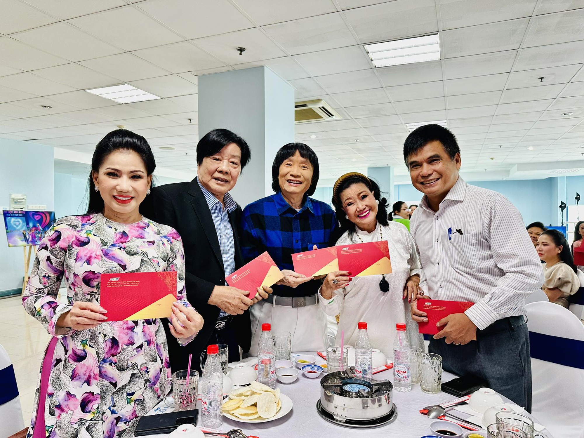 NSND Kim Cương, Minh Vương, Trọng Hữu vui mừng trước th&agrave;nh tựu của HTV- Ảnh 1.