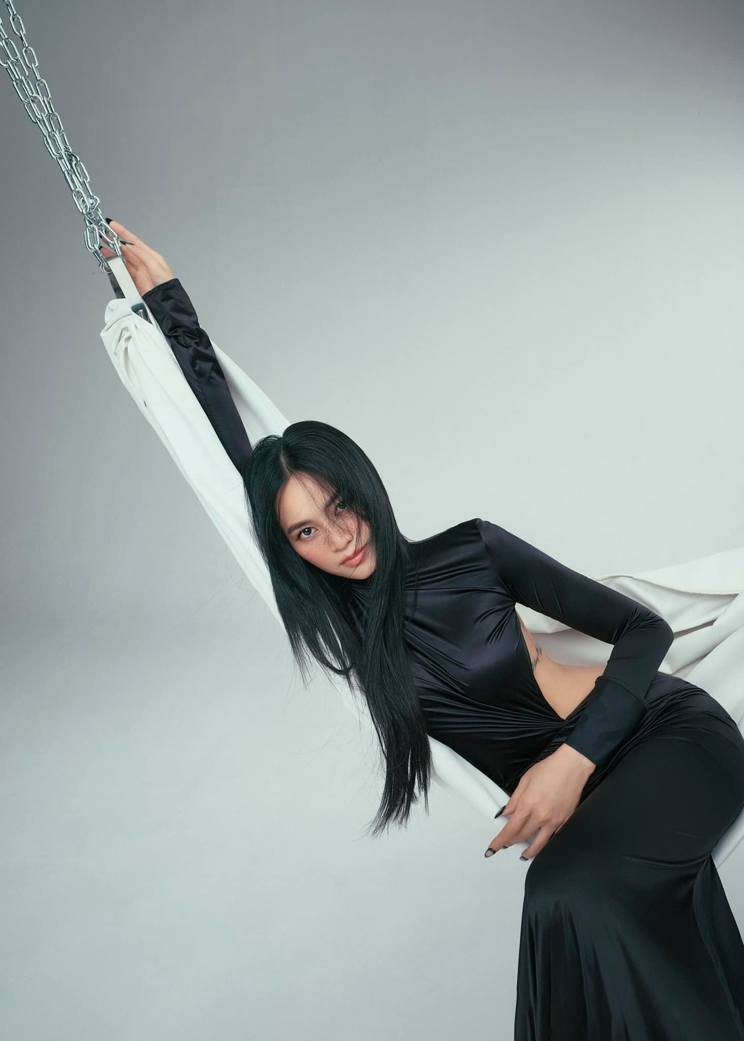 Showbiz Việt: Sốt với loạt mỹ nh&acirc;n khoe eo 