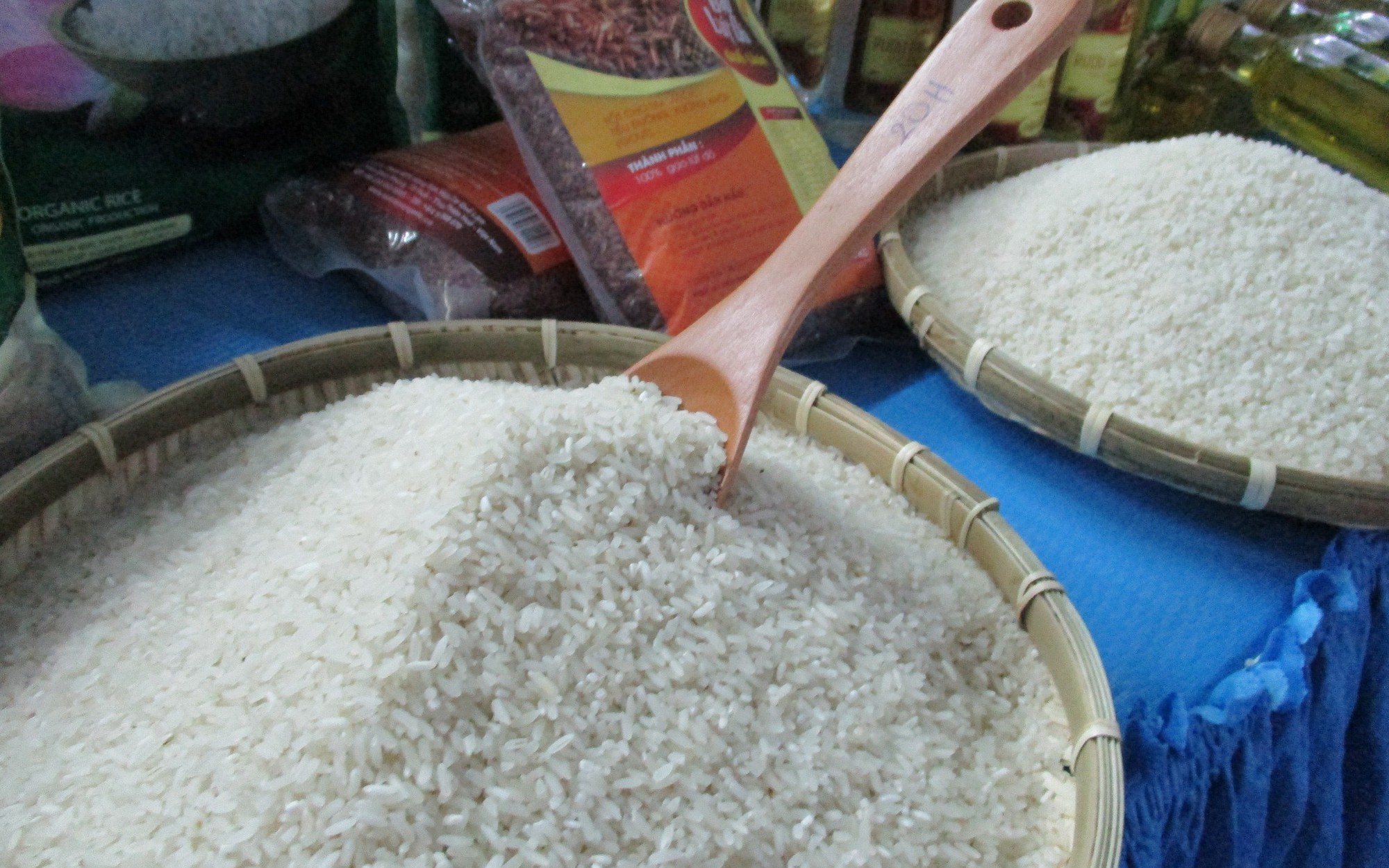 Vì sao giá gạo xuất khẩu đột ngột giảm mạnh rồi đảo chiều tăng?